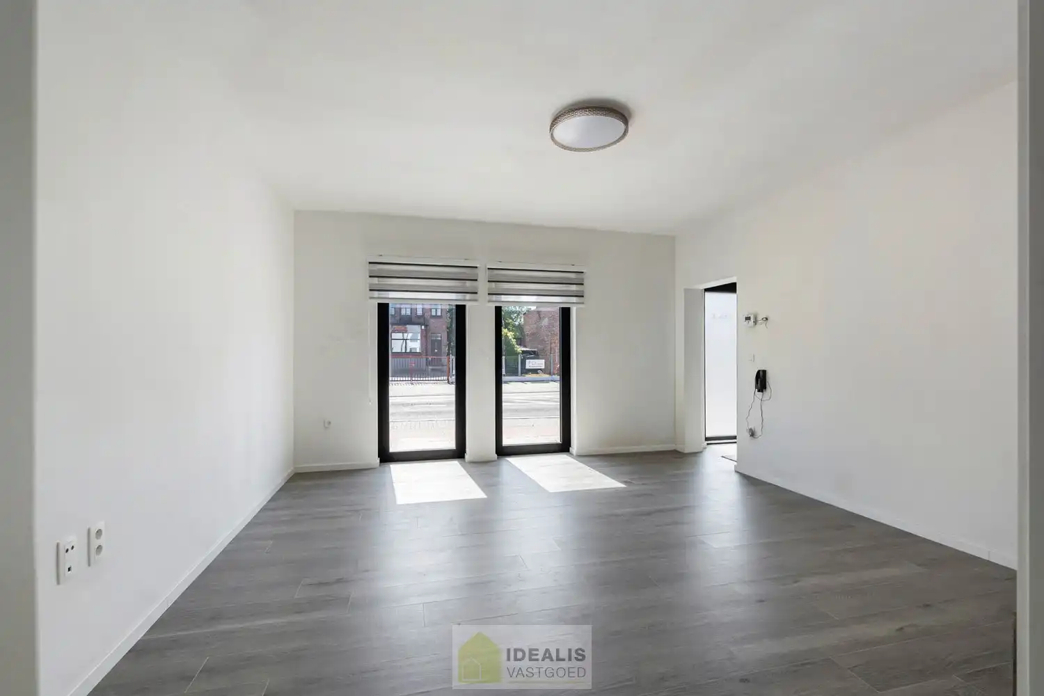 IDEALIS VASTGOED – AANGENAME INSTAPKLARE ÉÉNGEZINSWONING NABIJ HET CENTRUM VAN HEPPEN (LEOPOLDSBURG)! De woning omvat 141m² netto bewoonbare oppervlakte met een fijne leefruimte, 3 slaapkamers, eetkamer, dressing en badkamer!! Zeer geschikt voor kandidaten op zoek naar een instapklare woning met een vlotte bereikbaarheid van woonkernen als Heppen, Leopoldsburg, Beringen en Ham, tevens een vlotte verbinding naar autosnelweg E314! foto 11