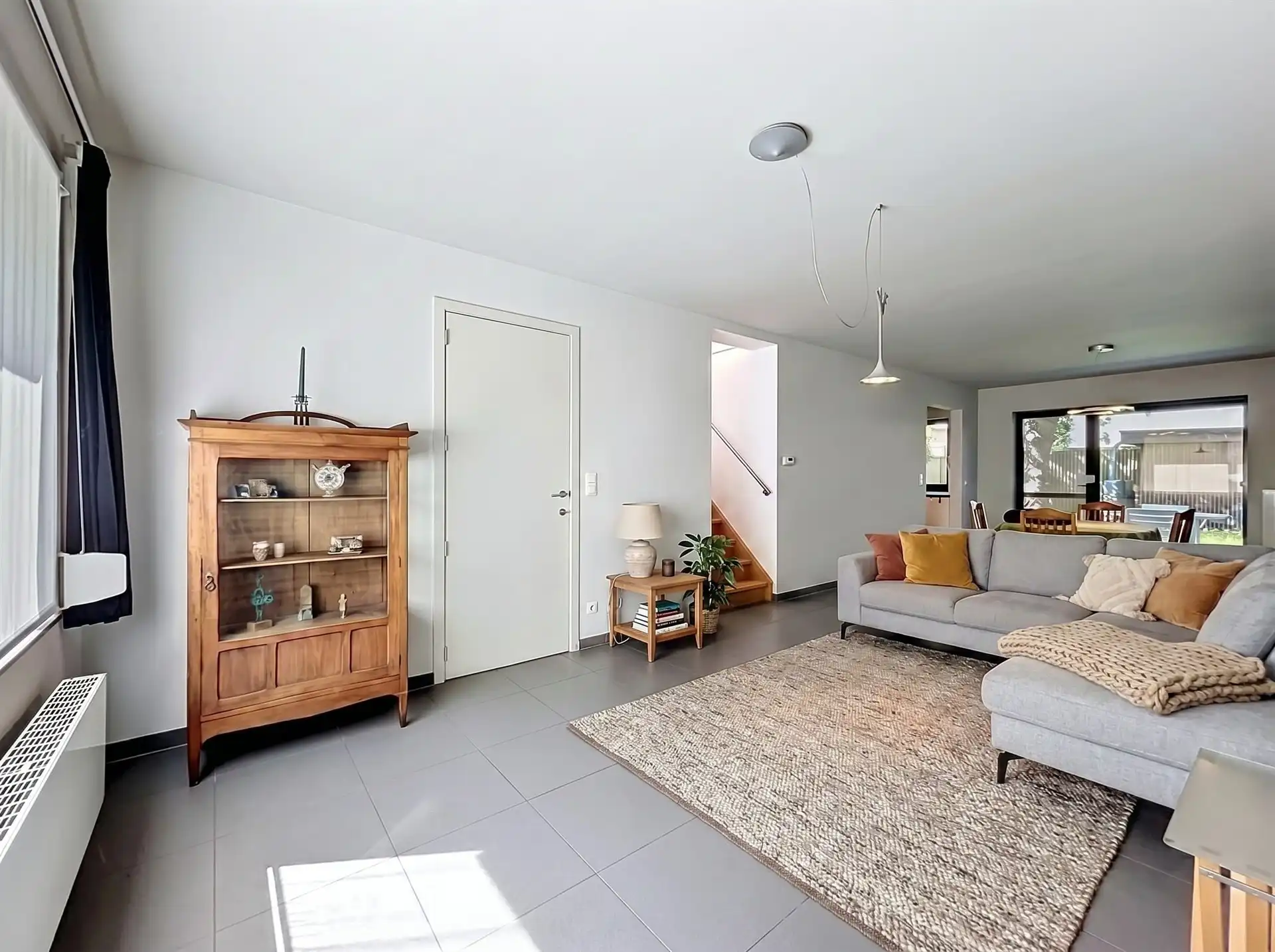 recente energiezuinige gezinswoning met 3 slaapkamers, gezellige tuin en carport . foto 2