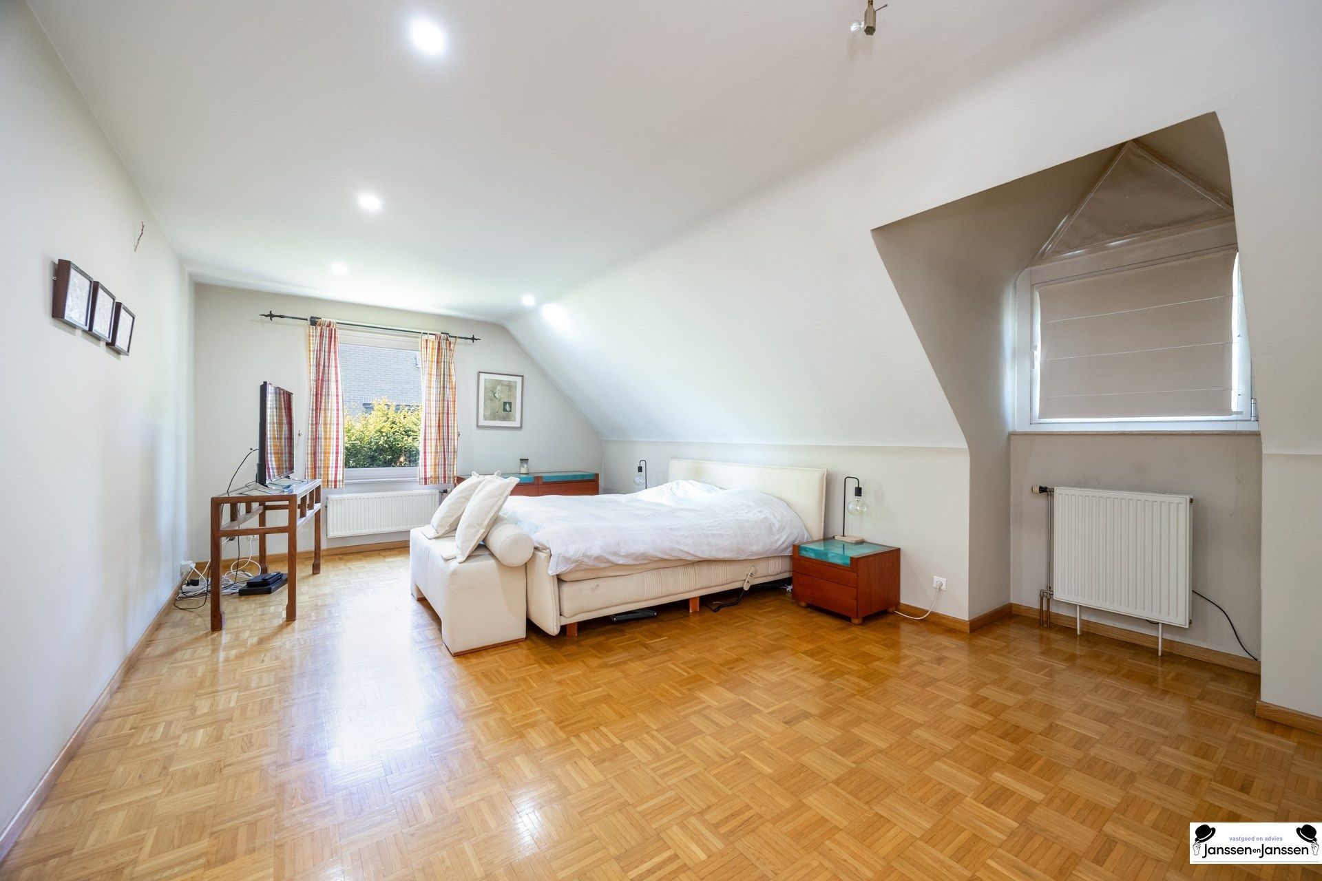 Exclusieve villa met zwembad en kantoorruimte foto 23