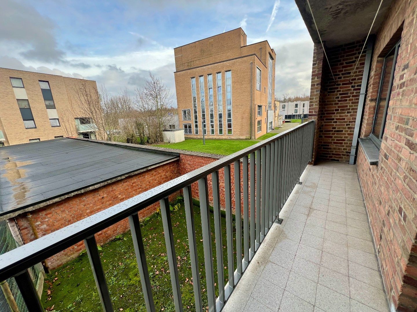 Zeer goed gelegen appartement met 2 slpks, terras en garage foto 2