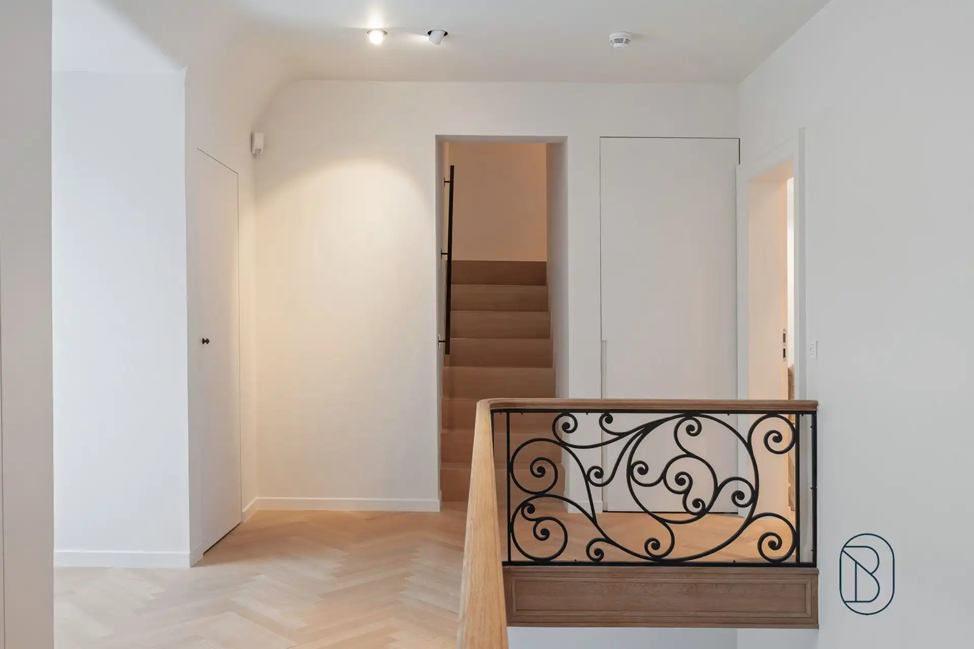Prachtig afgewerkte franse villa met bijgebouw en zwembad foto 32