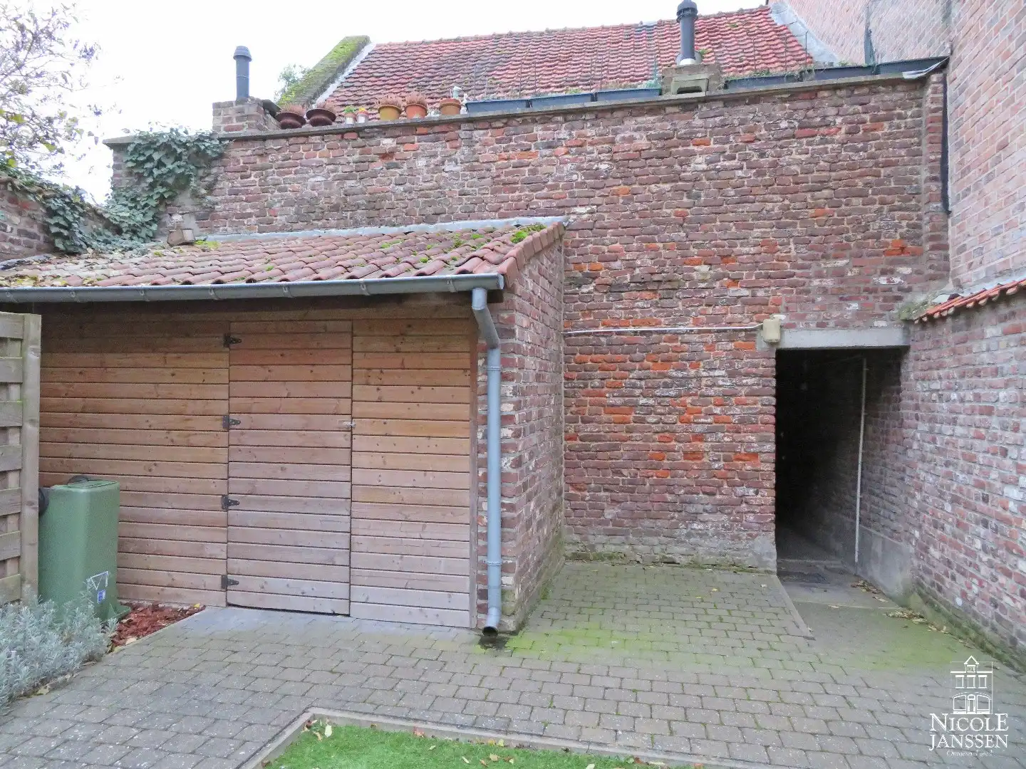 Charmant stadshuisje met drie slaapkamers en tuintje foto 18