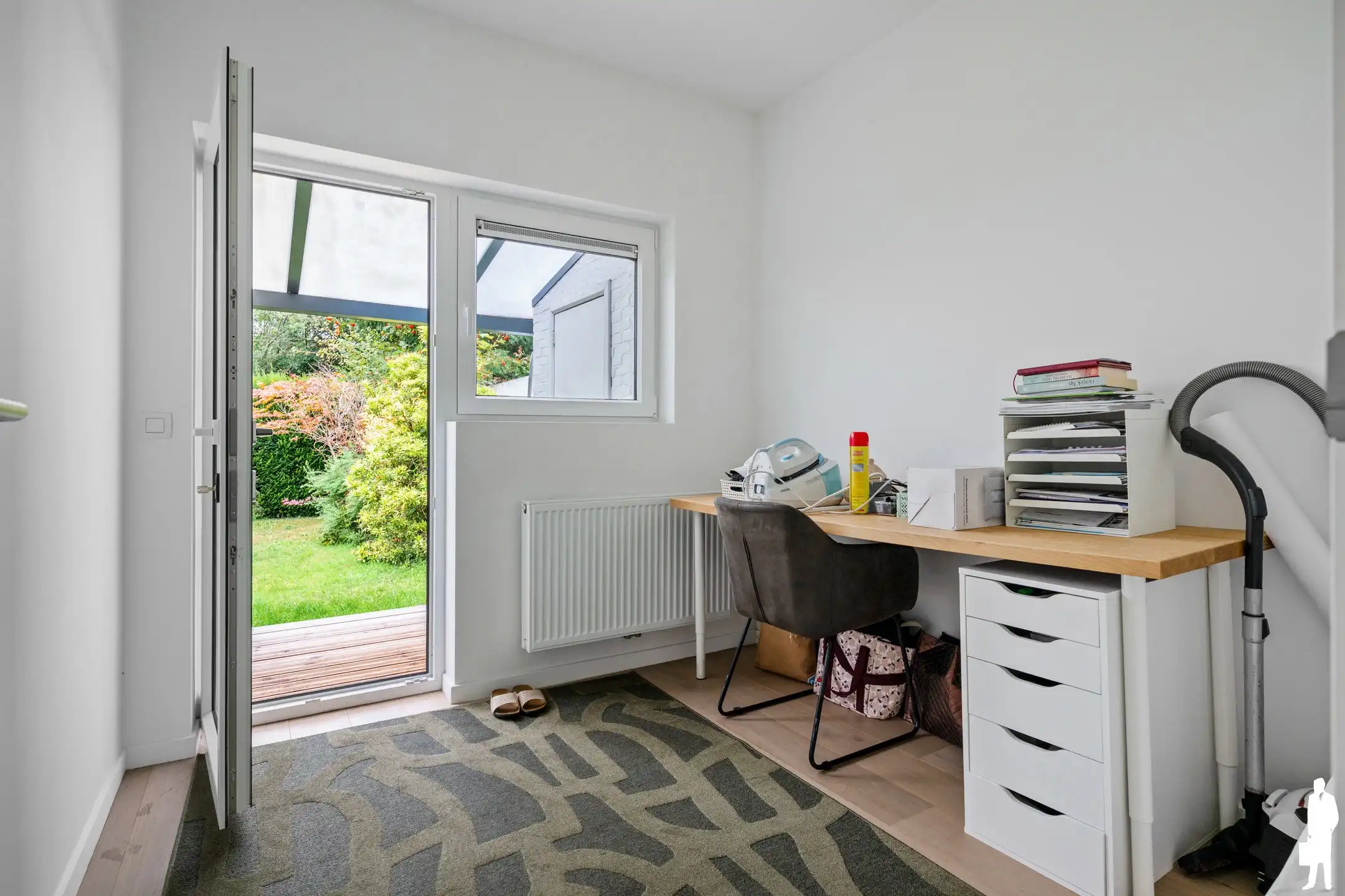 Lichtrijk gerenoveerd gelijkvloers appartement met garage  foto 11