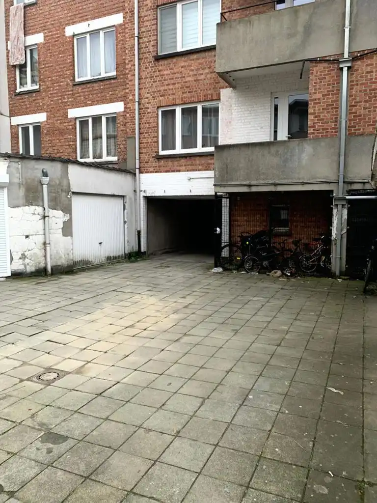 Uitstekend gelegen, gesloten garagebox van 20 m te Zellik foto 5