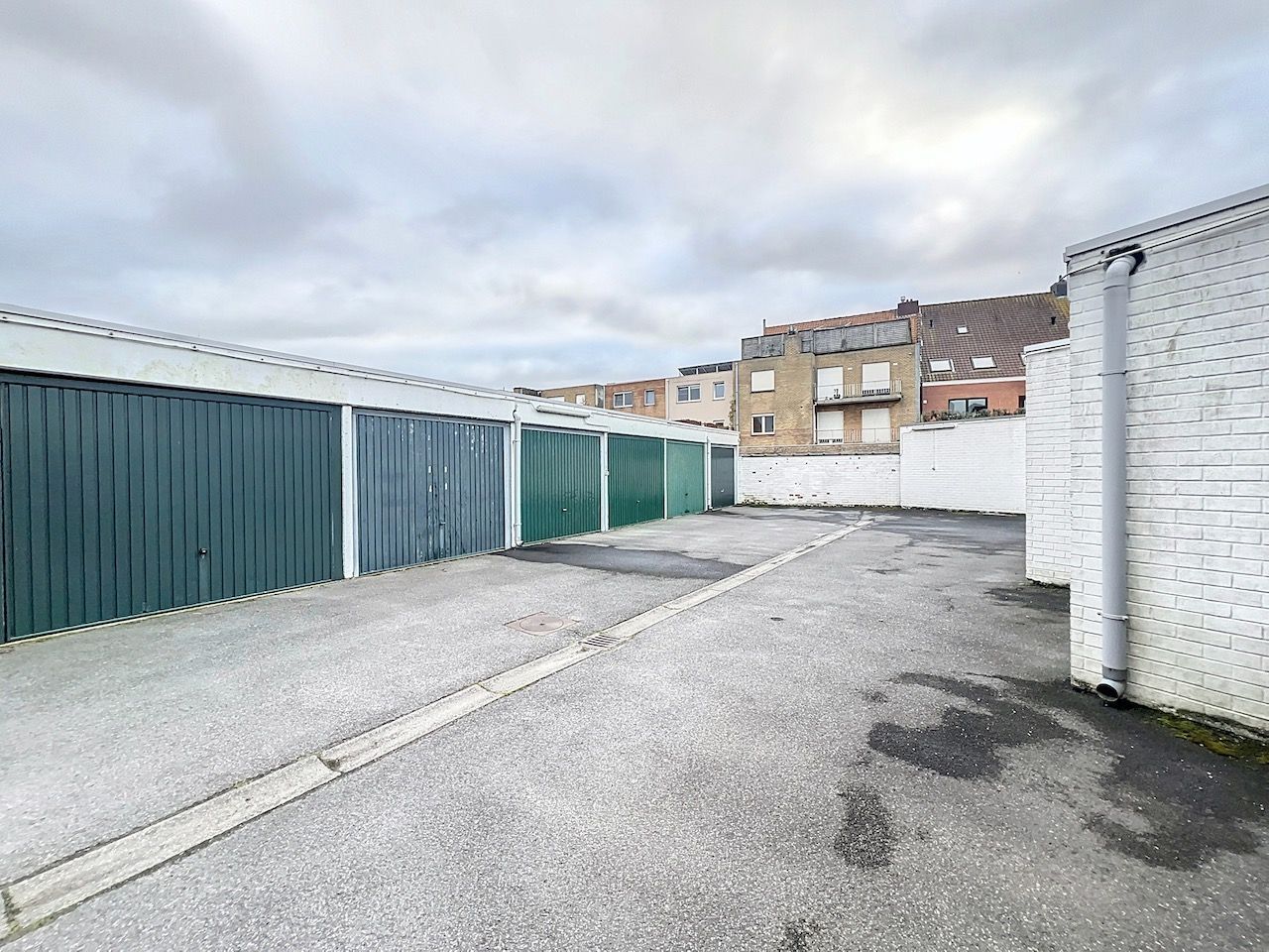 Mooie garagebox met afgesloten inrit in de Westkapellestraat te Heist foto 7