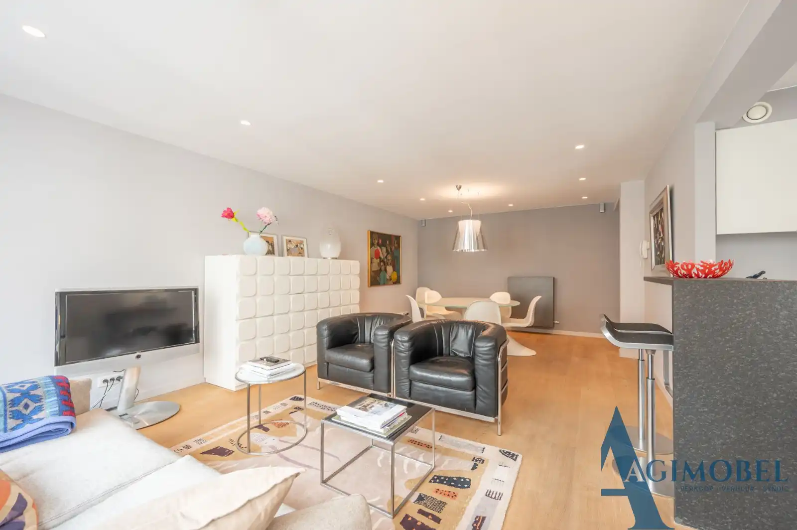 Eigentijds en perfect afgewerkt 2-slaapkamerappartement op toplocatie in Knokke. foto {{pictureIndex}}