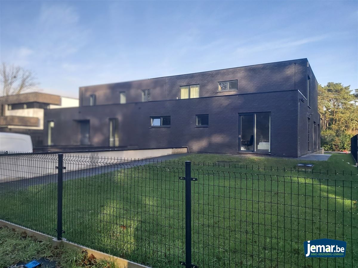 Moderne nieuwbouwwoning met 4 slaapkamers, 3 badkamers en volledige onderkeldering in Maasmechelen! foto 2