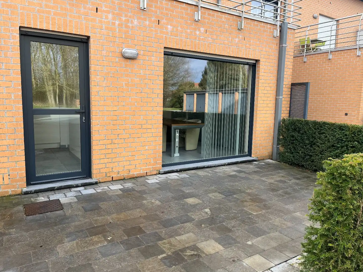 Instapklare handelsruimte in het centrum van Sijsele foto 12