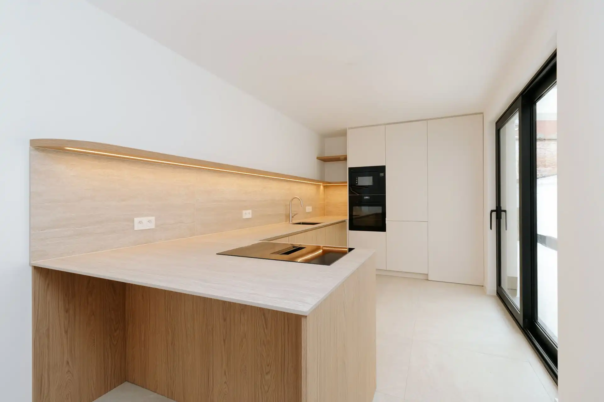 Volledig gerenoveerde woning op het Antwerpse Zuid. foto 5