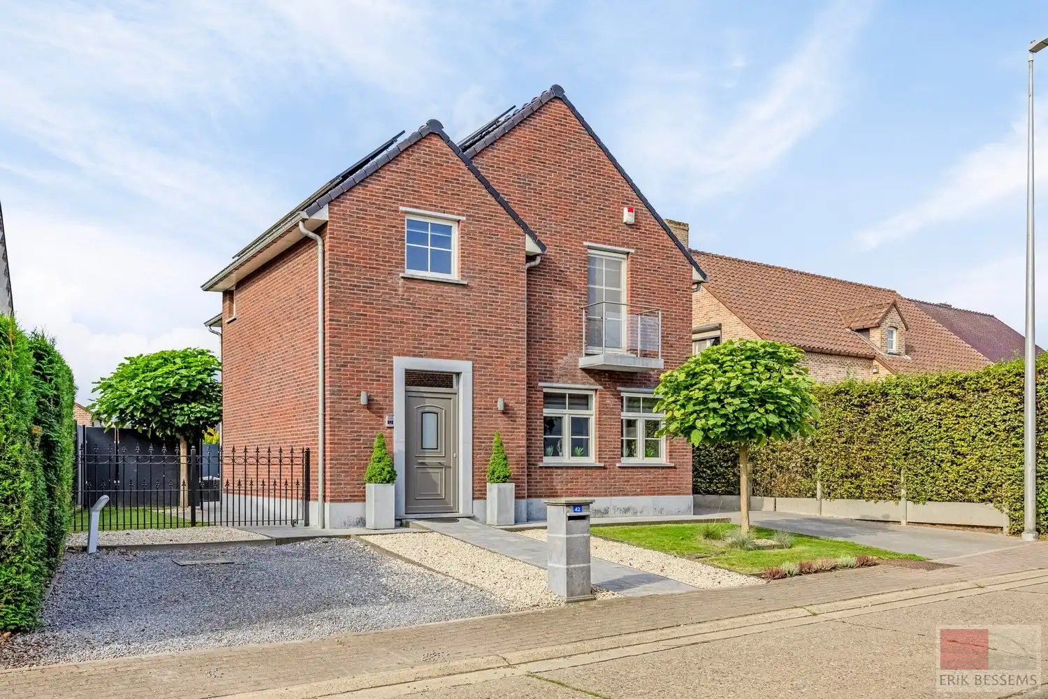 Energiezuinige woning (label A) van 2018 in het rustige Kesselt. Woonopp. 230 m² en perceel 383 m². foto {{pictureIndex}}