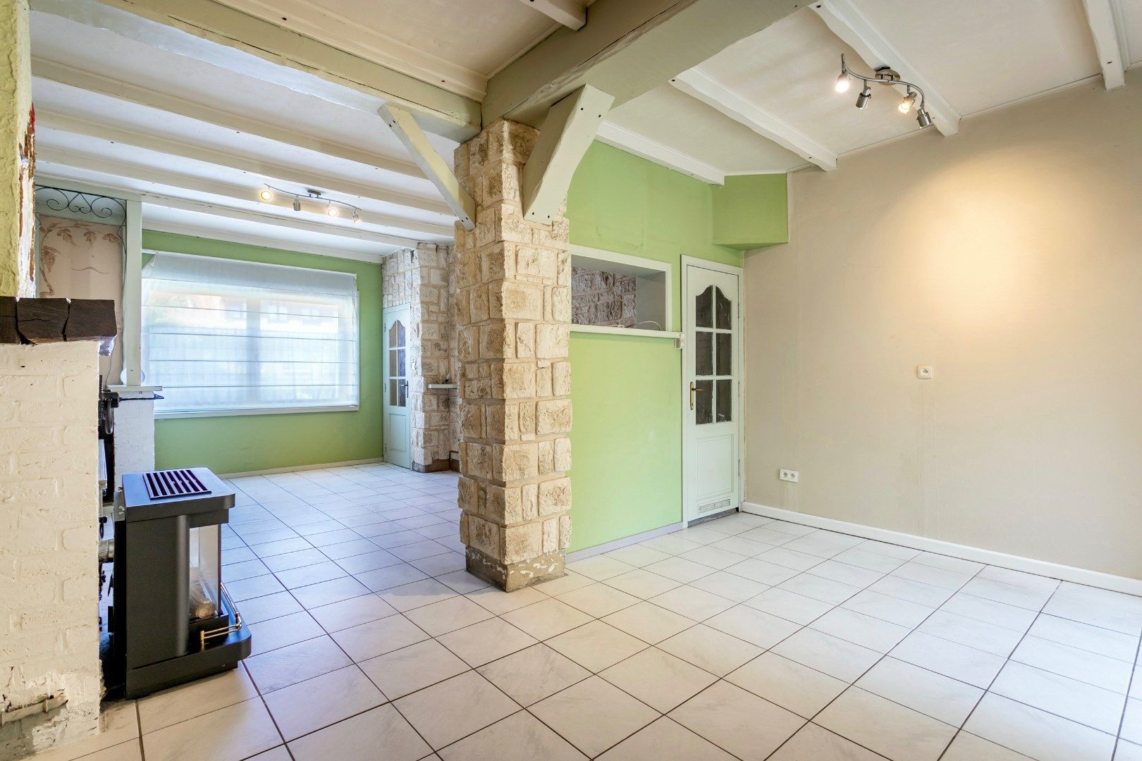 Te renoveren woning met 3 slpk  foto 4