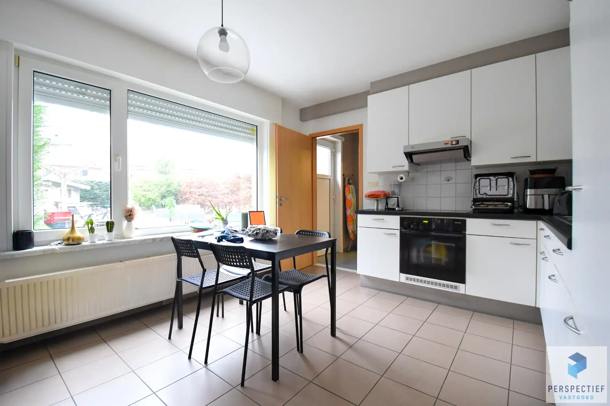 Instapklare halfopen bebouwing met 4 slpks, dubbele garage & tuin foto 8