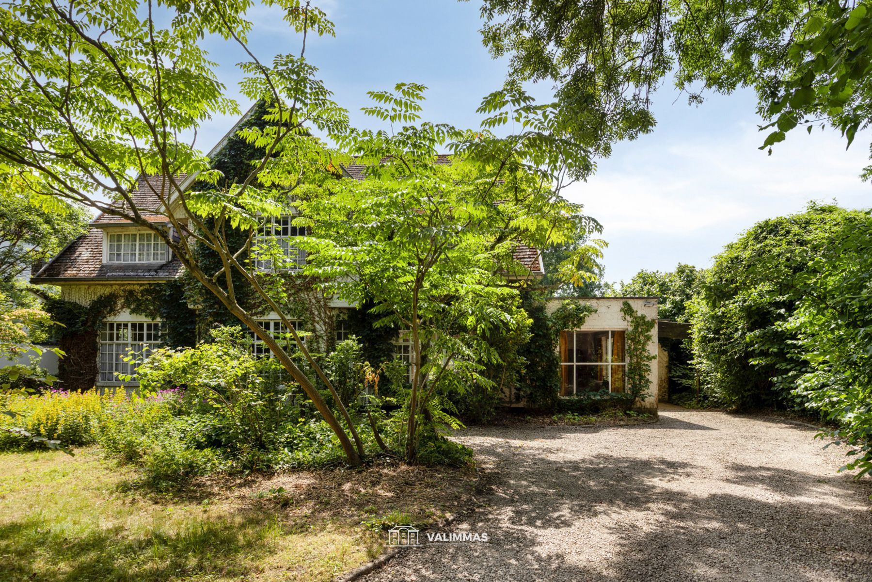 Hoofdfoto van de publicatie: Uniek gelegen en zeer ruime doktersvilla met mooie tuin ....