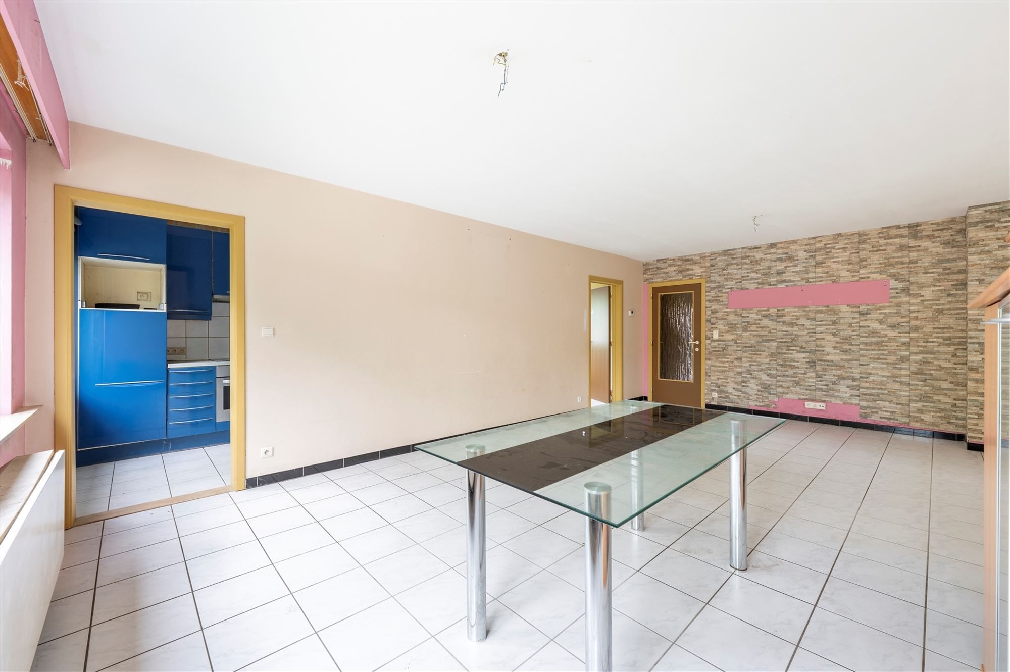 Ruim te renoveren appartement met terras! foto 4