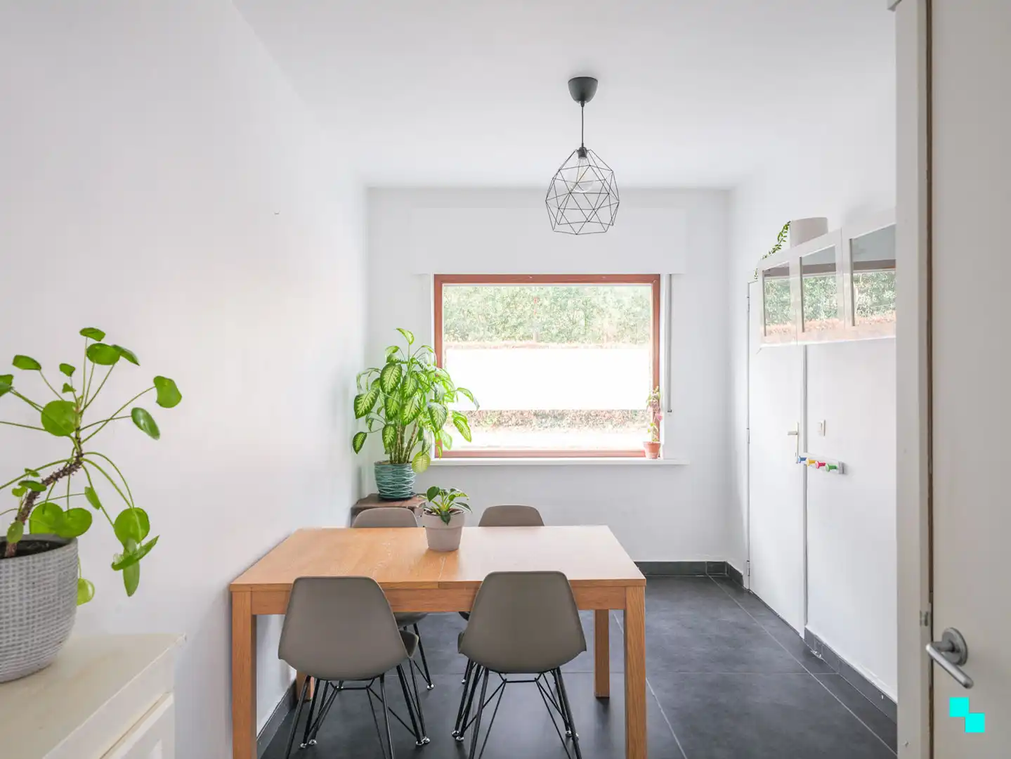 Charmante op te frissen woning met drie kamers en zonnige tuin foto 3