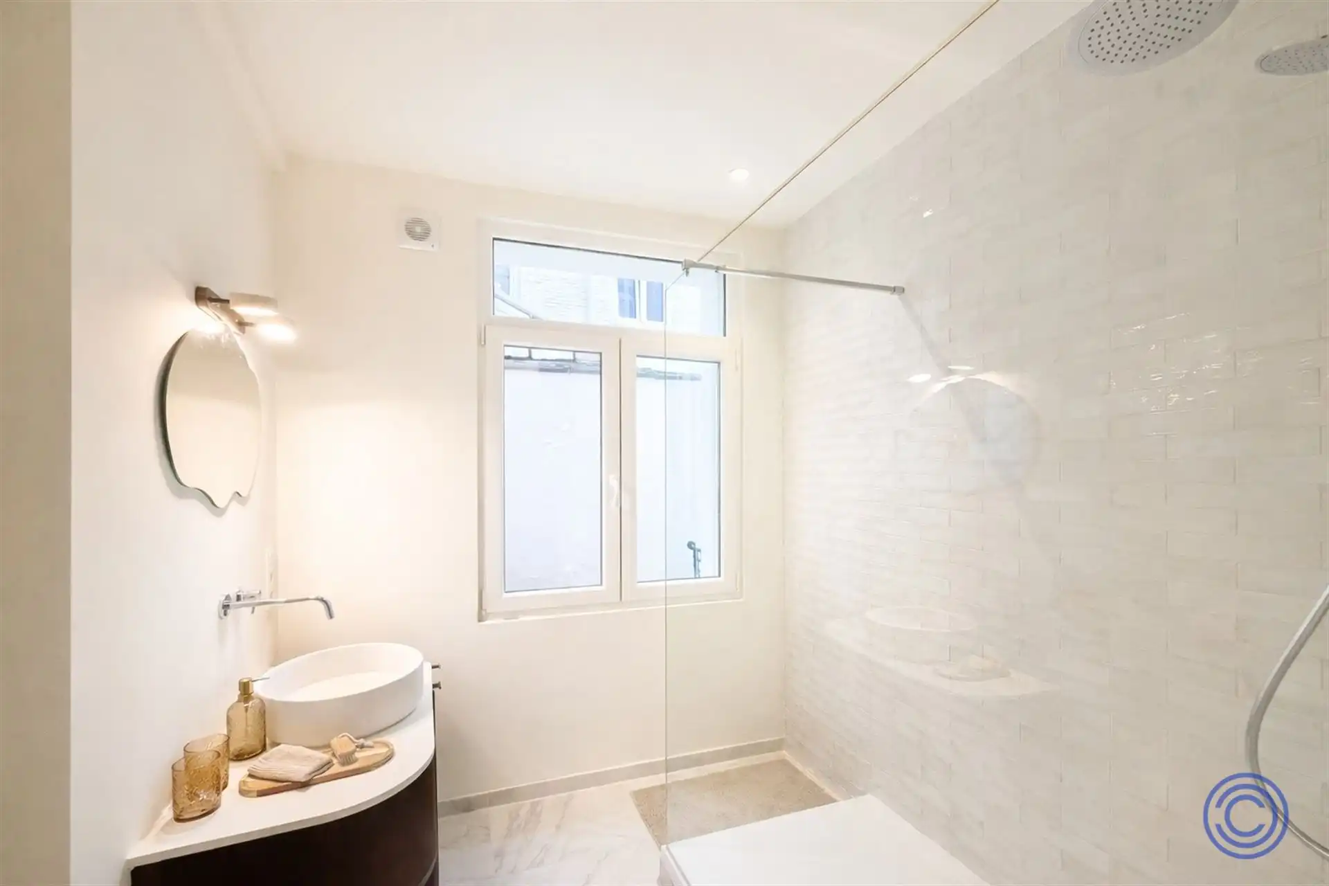 2-slpk appartement met terras en zonnepanelen! foto 4