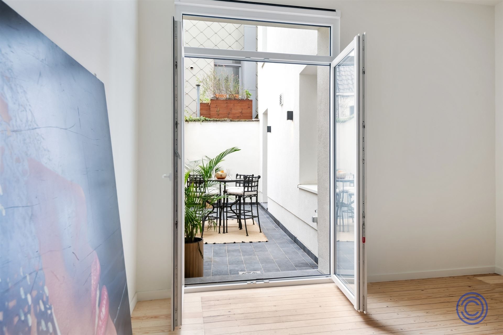 Prachtig gerenoveerd 2-slpk appartement met stadstuintje! foto 4