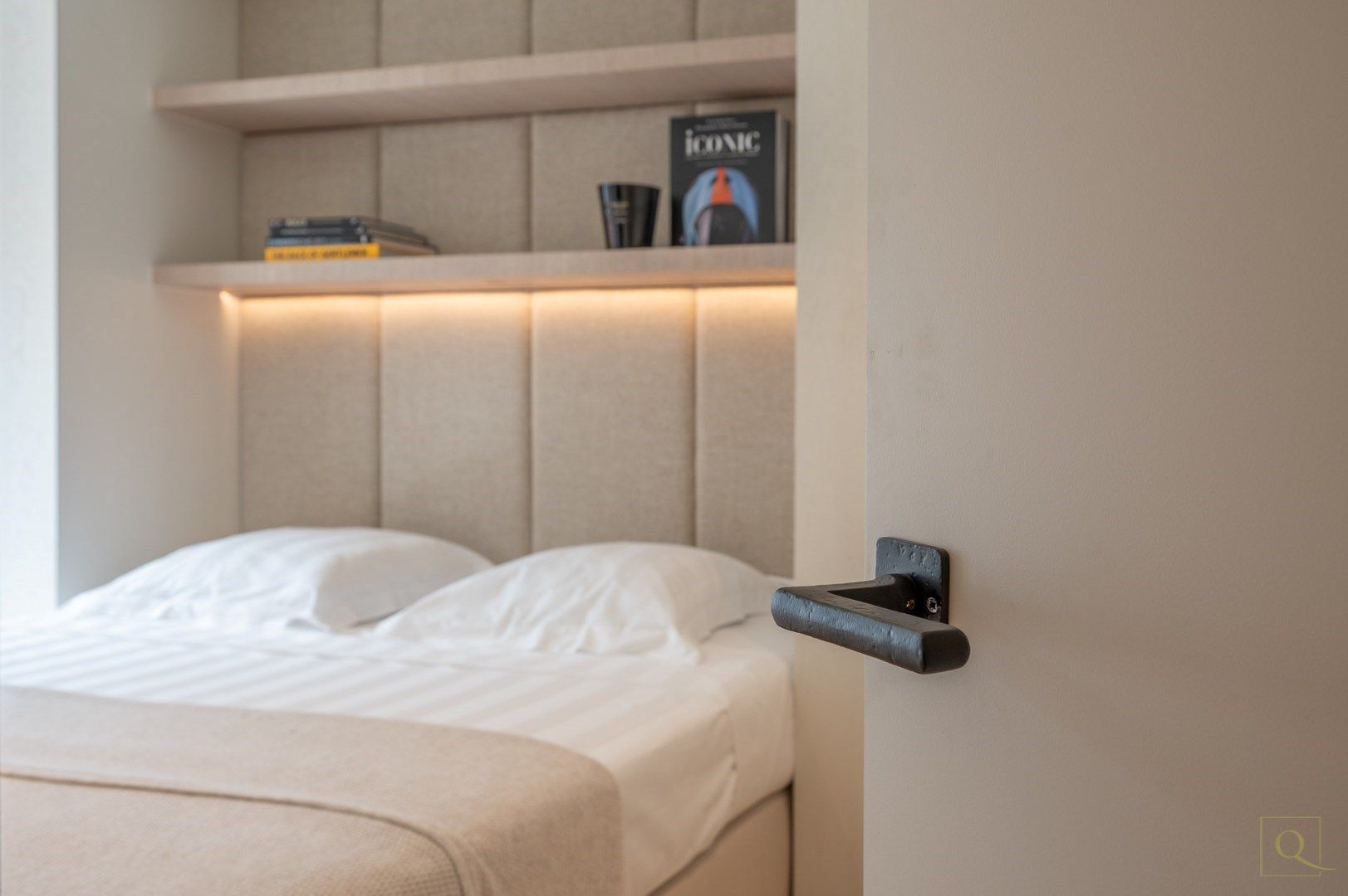 Uitzonderlijk luxueus afgewerkt appartement centraal gelegen in een rustige zijstraat van de Dumortierlaan, garagebox op het gelijkvloers. foto 20