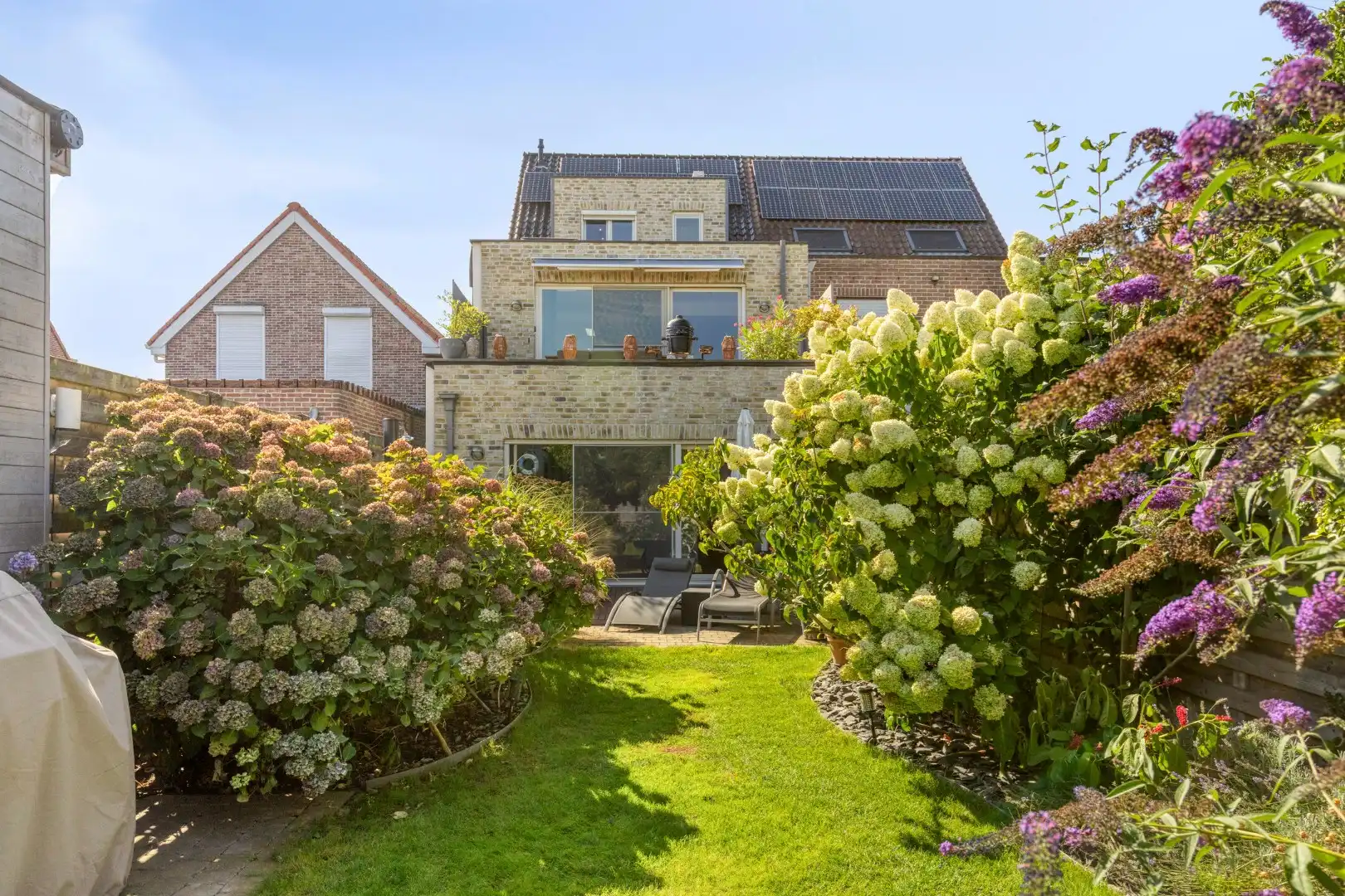 Mooie bel-etage woning van 234 m² bew.opp. op 344 m² grond. foto {{pictureIndex}}
