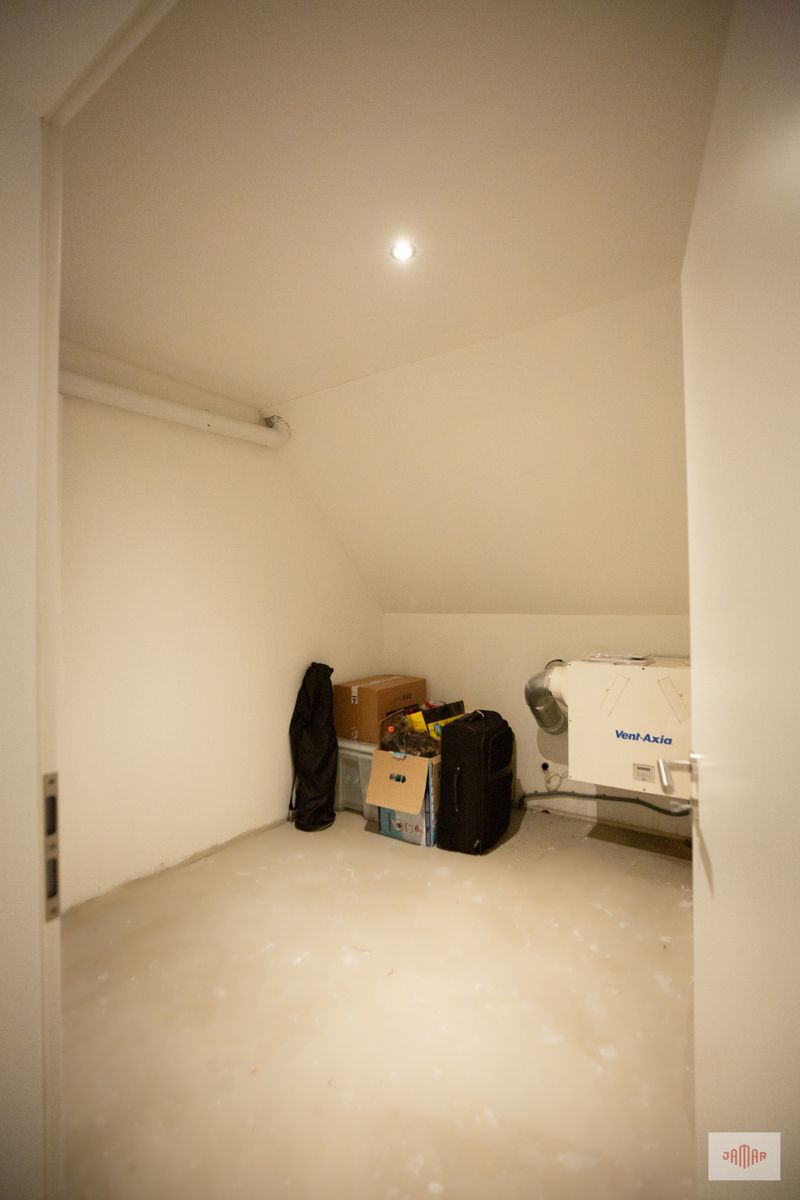 Moderne halfopen gezinswoning met veel ruimte foto 19