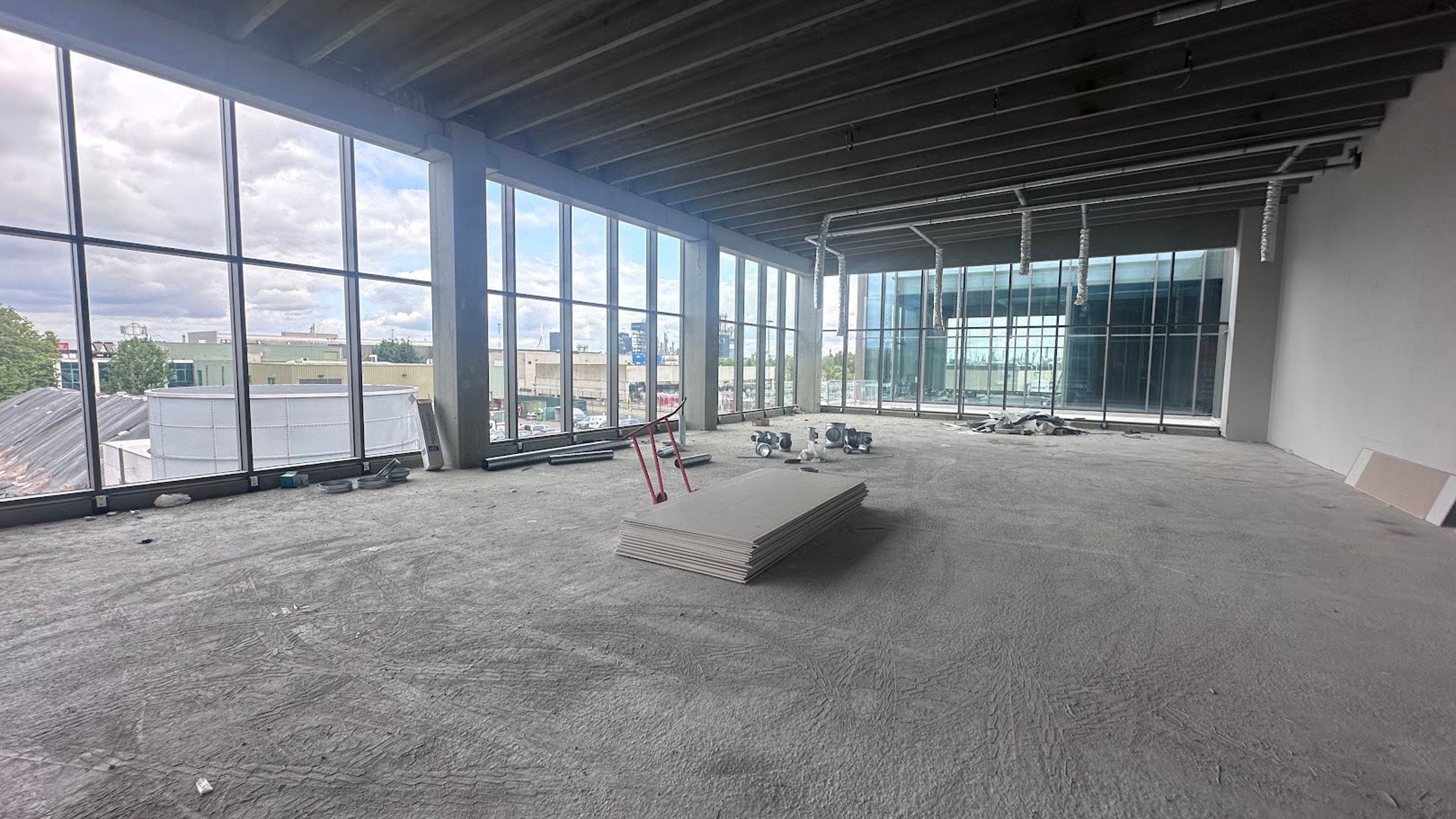 Kantoorruimte van 585 m² te huur. foto 4