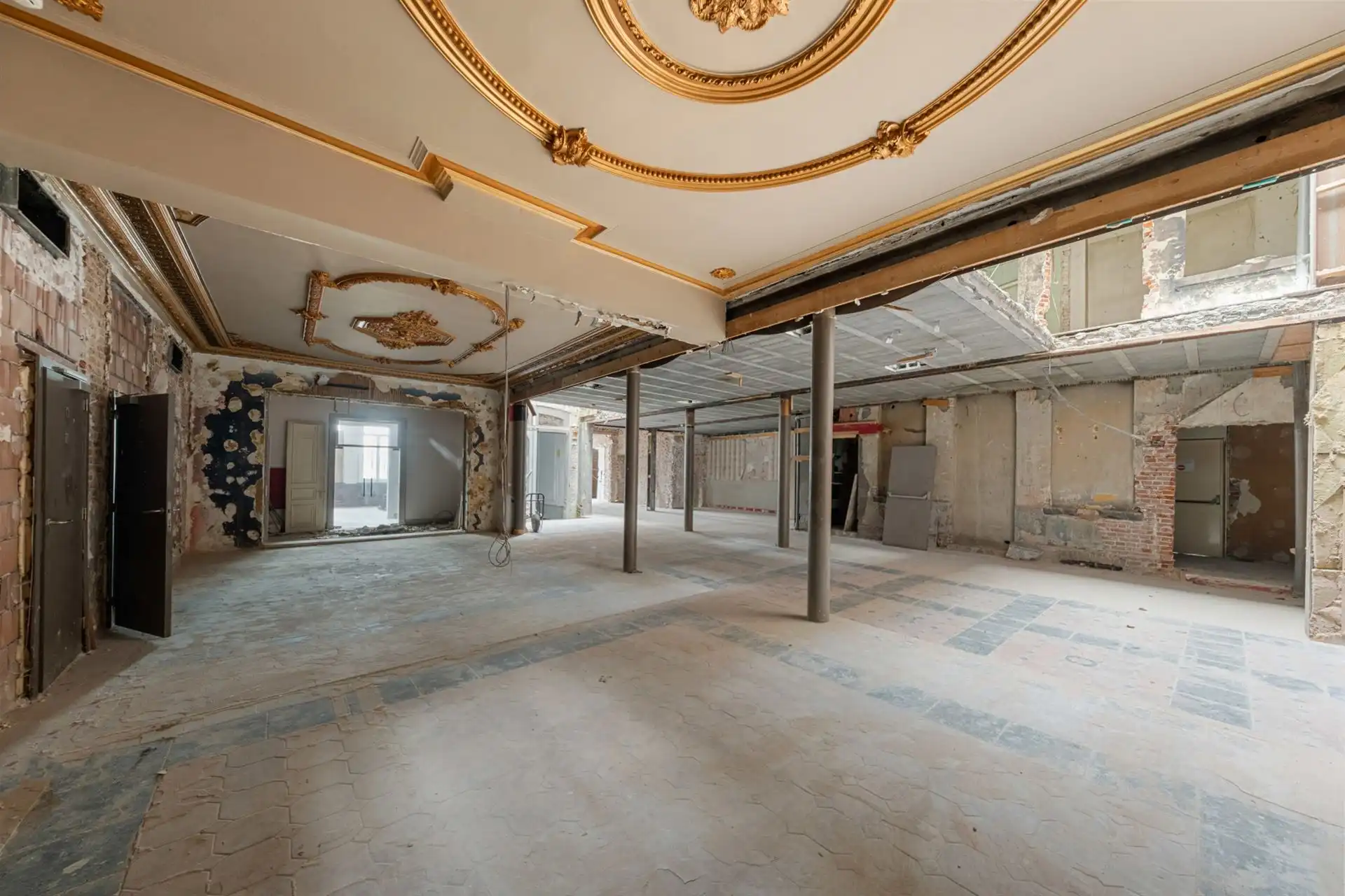 Statige herenwoning (1.000 m²) op de Markt in Ronse foto 7