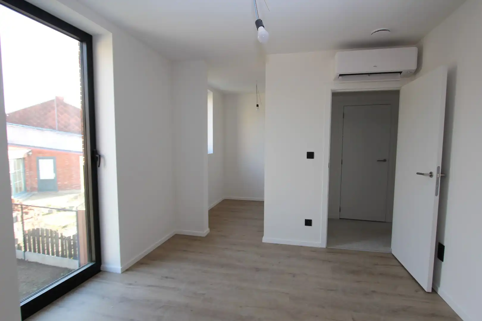 PRACHTIG AFGEWERKTE WONING (2020) foto 12