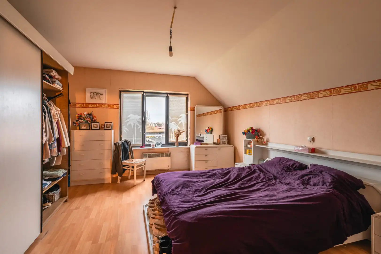 Villa met 6 kamers,  garage, 44 zonnepanelen, en veel ruimte op 810 m² foto 15