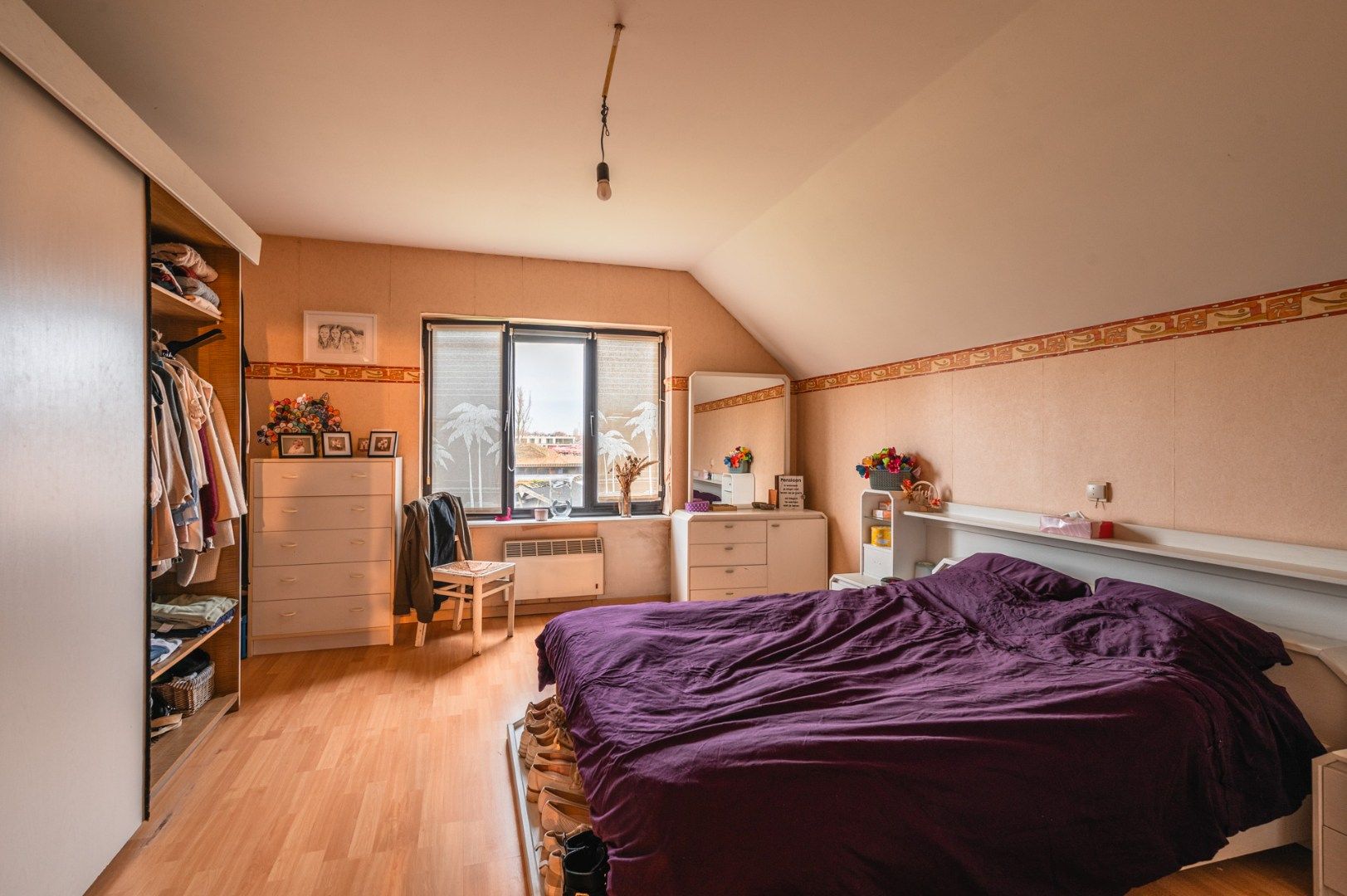 Villa met 6 kamers,  garage, 44 zonnepanelen, en veel ruimte op 810 m² foto 15