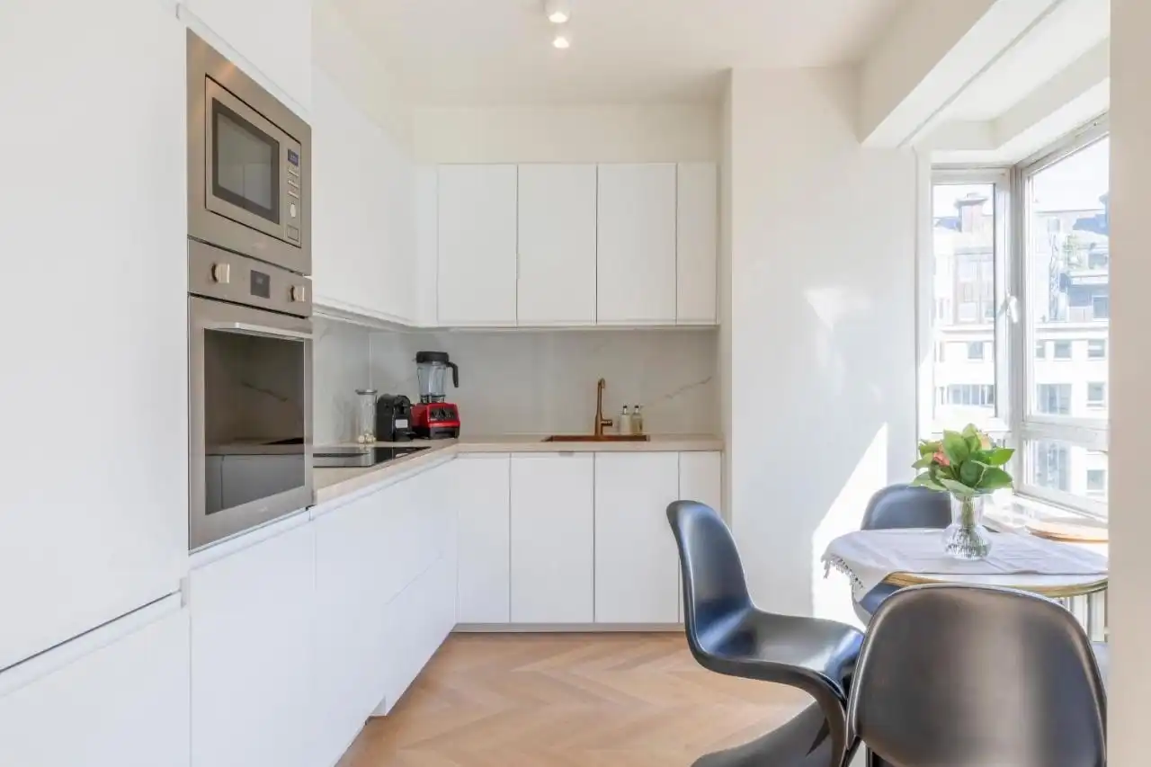 Exclusief gerenoveerd 3-slaapkamerappartement met prachtig zicht op het Citadelpark en parkeerplaats foto 3