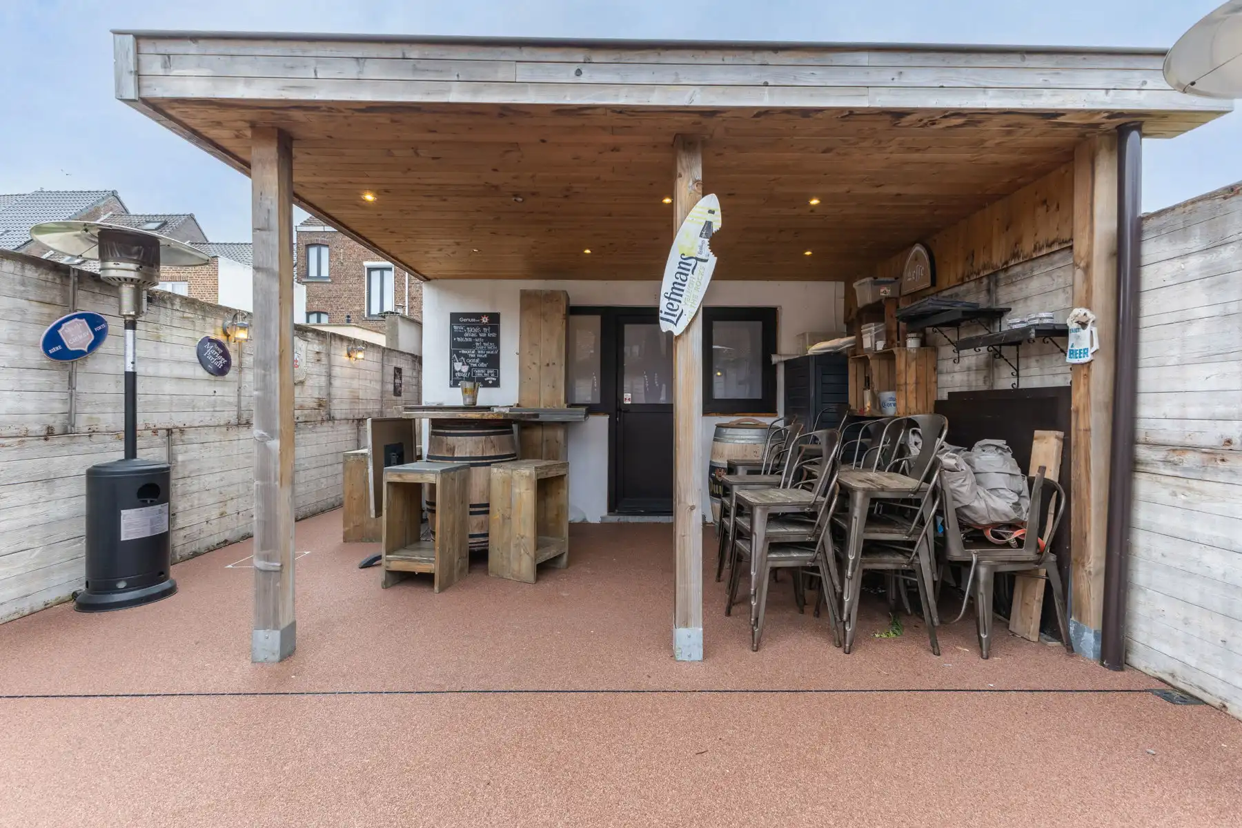 Gunstig gelegen handelswoning met ruim terras foto 11