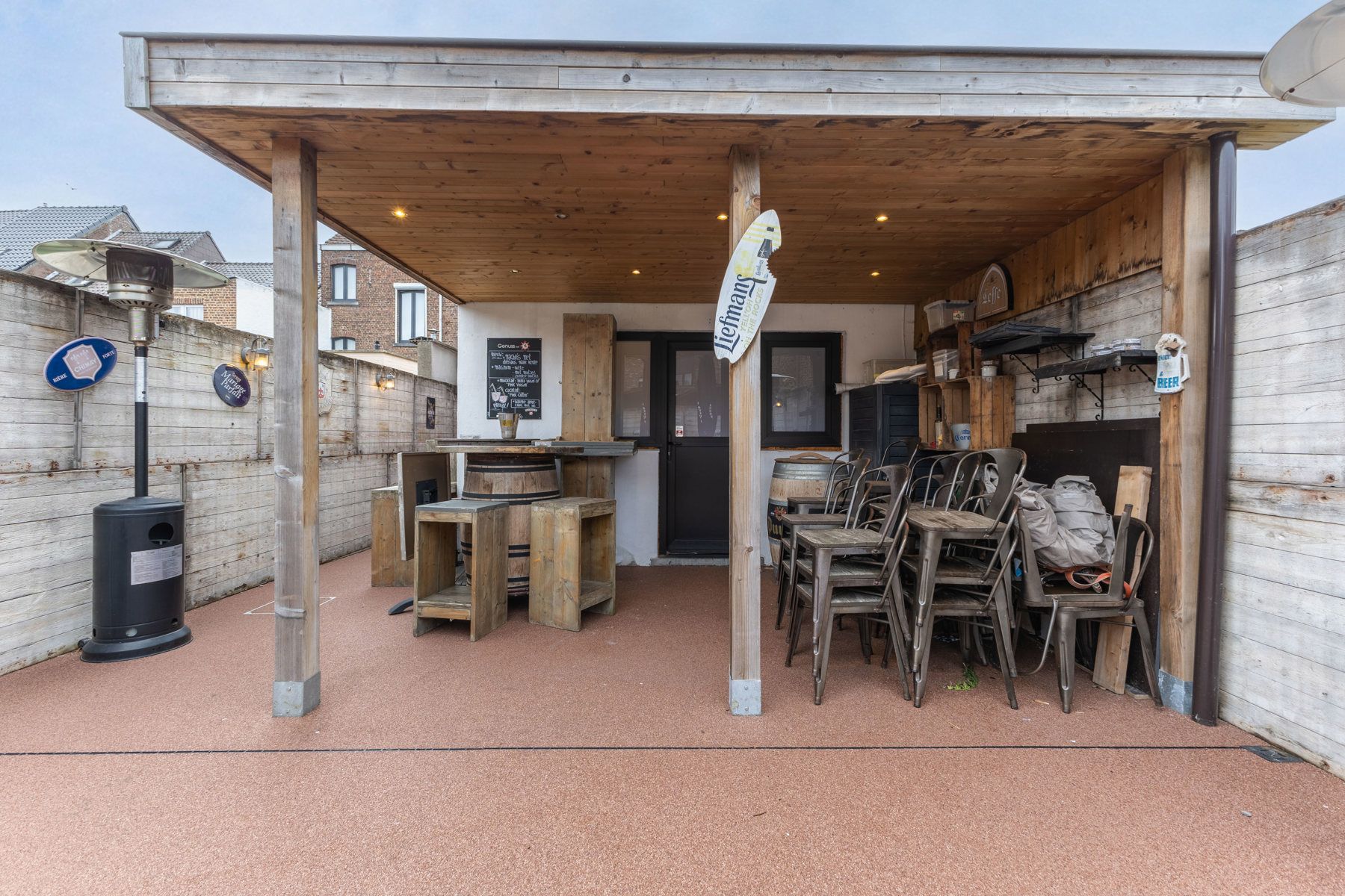 Gunstig gelegen handelswoning met ruim terras foto 11