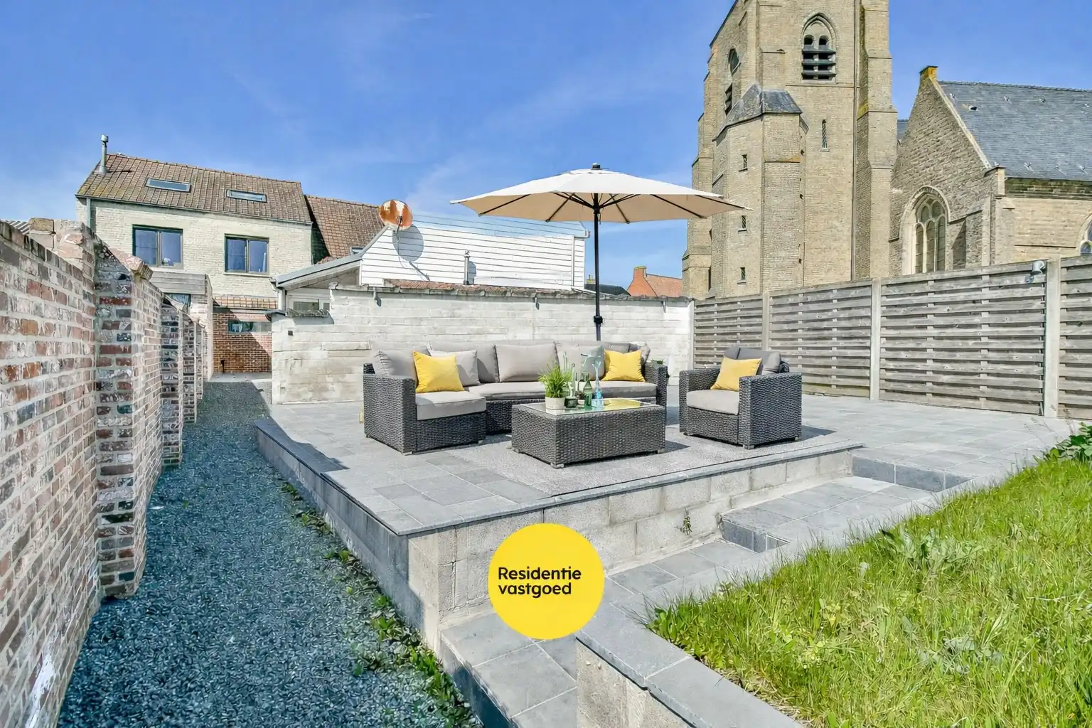 Gezellige halfopen woning met tuin en parking foto 16