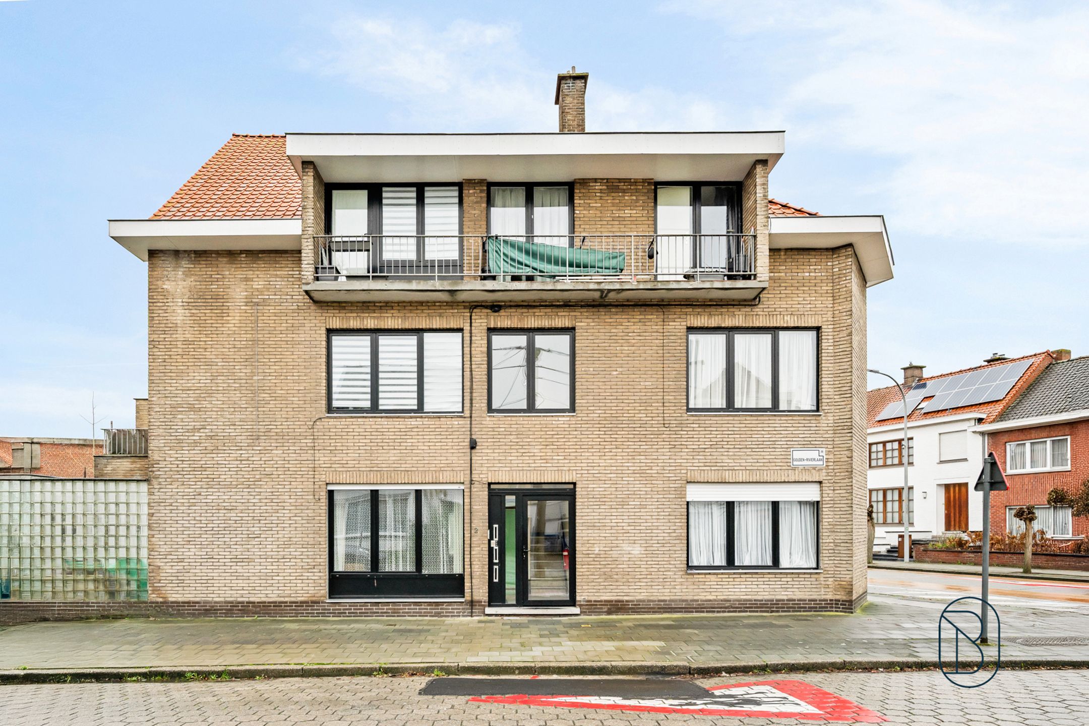 Topgelegen opbrengsteigendom: 3 appartementen en 3 garages foto 4