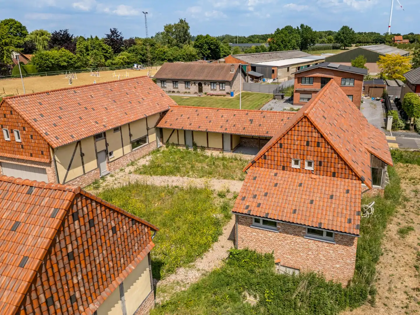 UNIEKE VIERKANTSHOEVE met paardenstallen op 7,34 hectare met vergunning voor zwembad en poolhouse foto 7