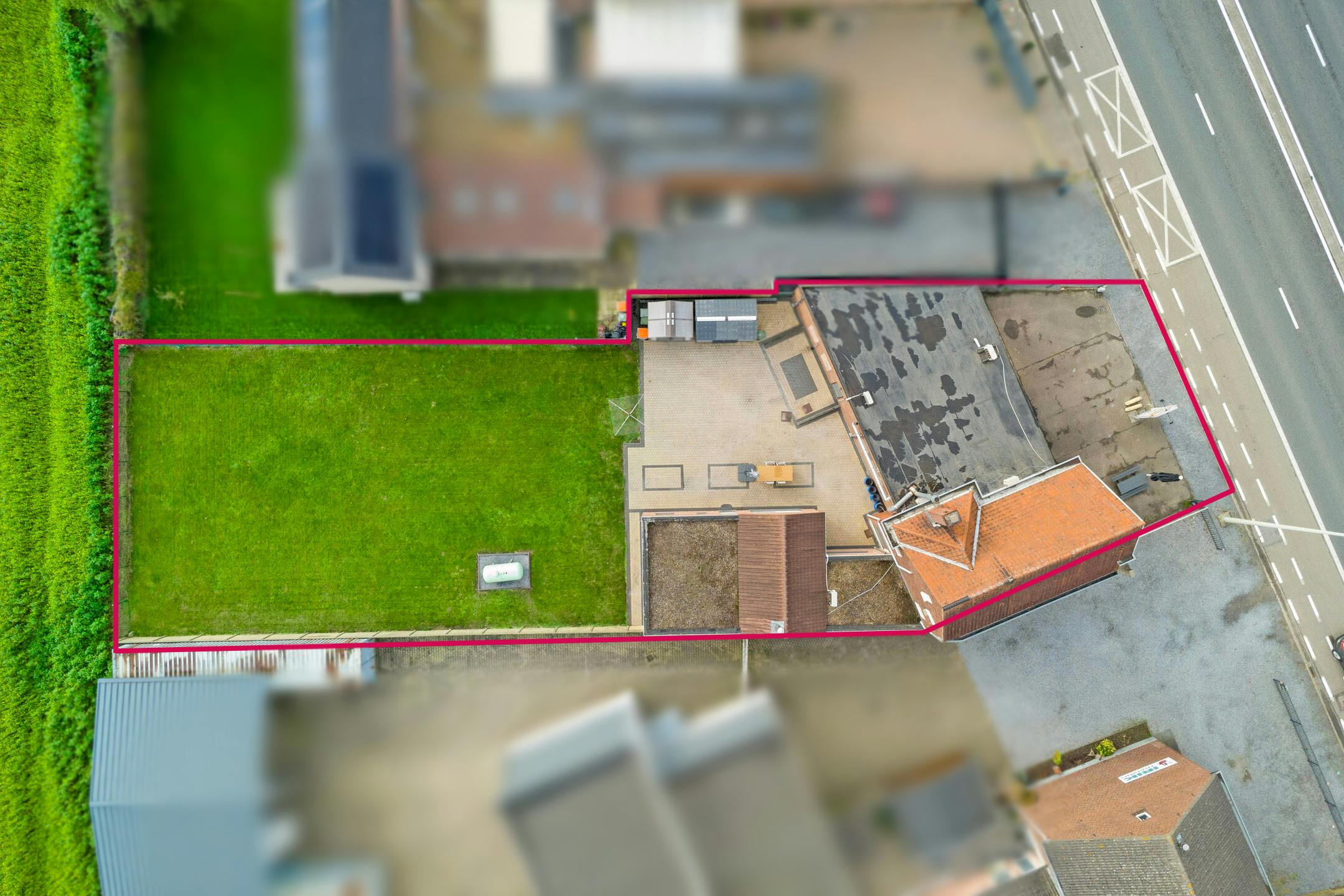 Instapklaar handelshuis op toplocatie in Dilsen te koop foto 19