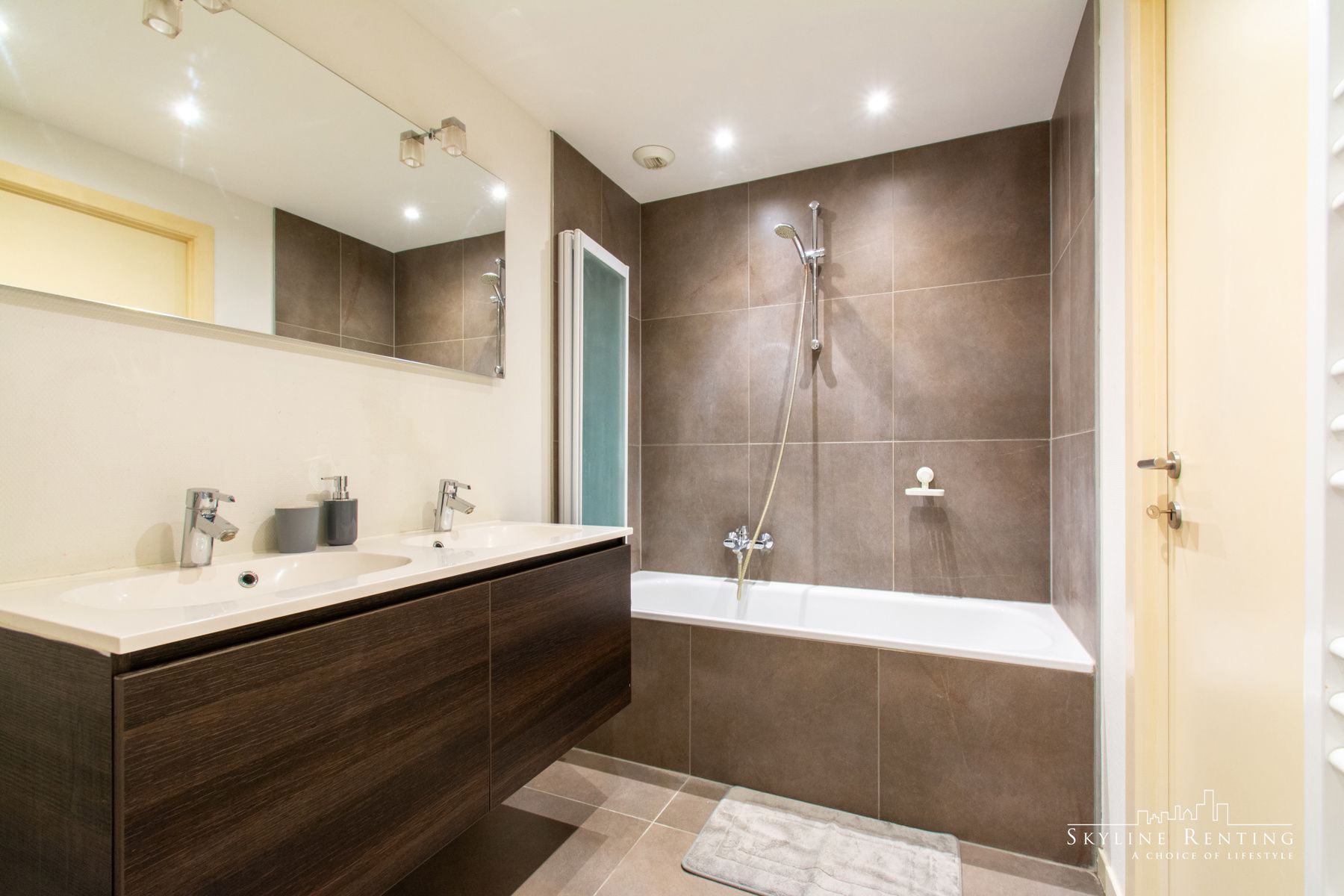  Mooi 2 verdieping appartement + 3K + terras (Europese wijk) foto 11