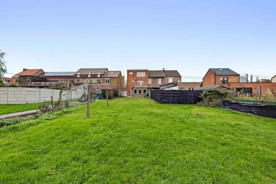 HALFOPEN BEBOUWING MET GARAGE EN GROTE TUIN IN TONGEREN foto 4