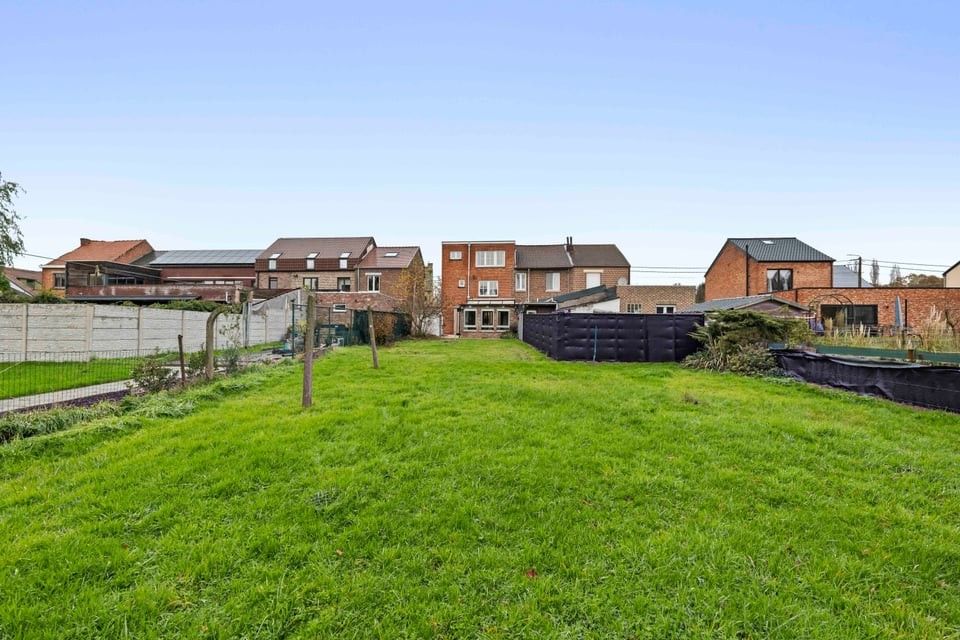 HALFOPEN BEBOUWING MET GARAGE EN GROTE TUIN IN TONGEREN foto 4