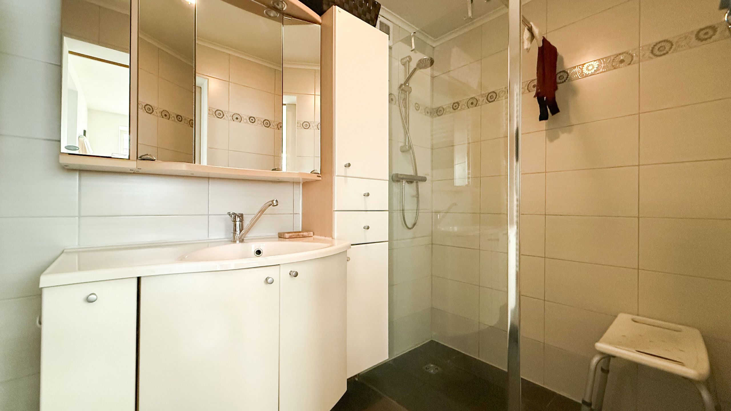 Rustig gelegen woning met 3 slpks in het hart van Koersel! foto 17