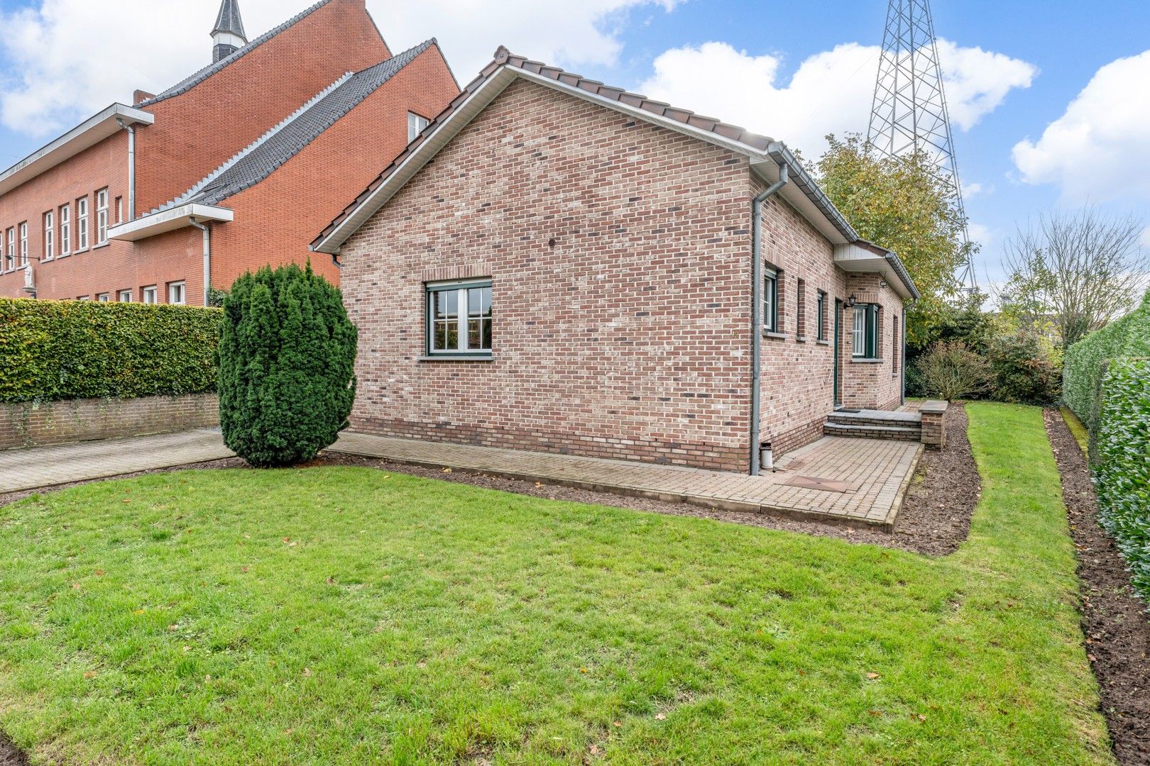 Hoofdfoto van de publicatie: 🏡 Te koop: charmante gelijkvloerse woning met topligging in hartje Houthalen – geen renovatieplicht!