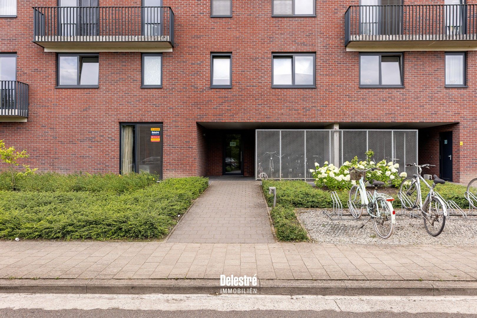 INSTAPKLAAR APP. 3 SLPK. 2 BADKAMERS MET TUIN EN TERRAS  foto 3