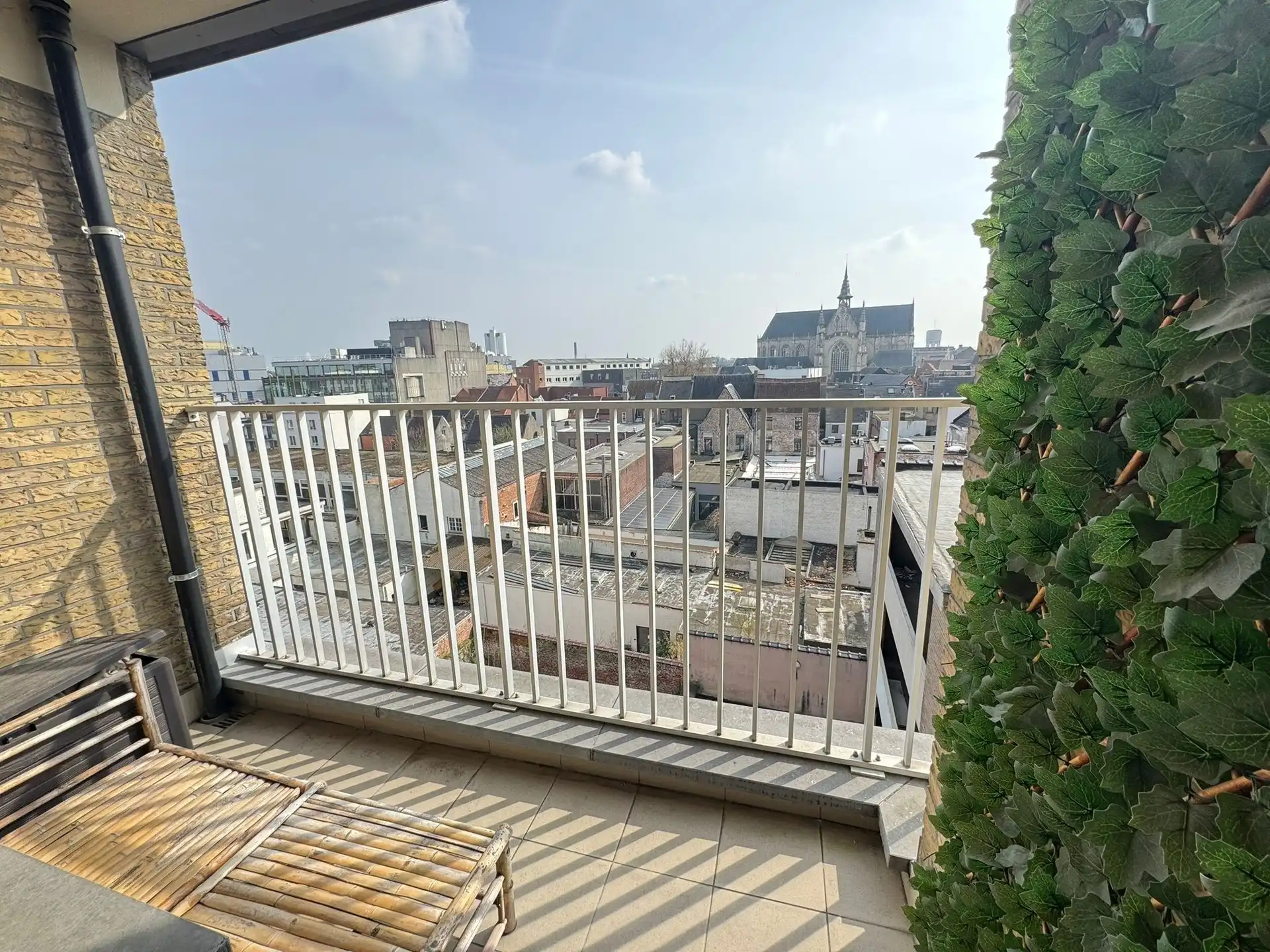 Bemeubeld appartement met 2 slaapkamers en garage foto 11