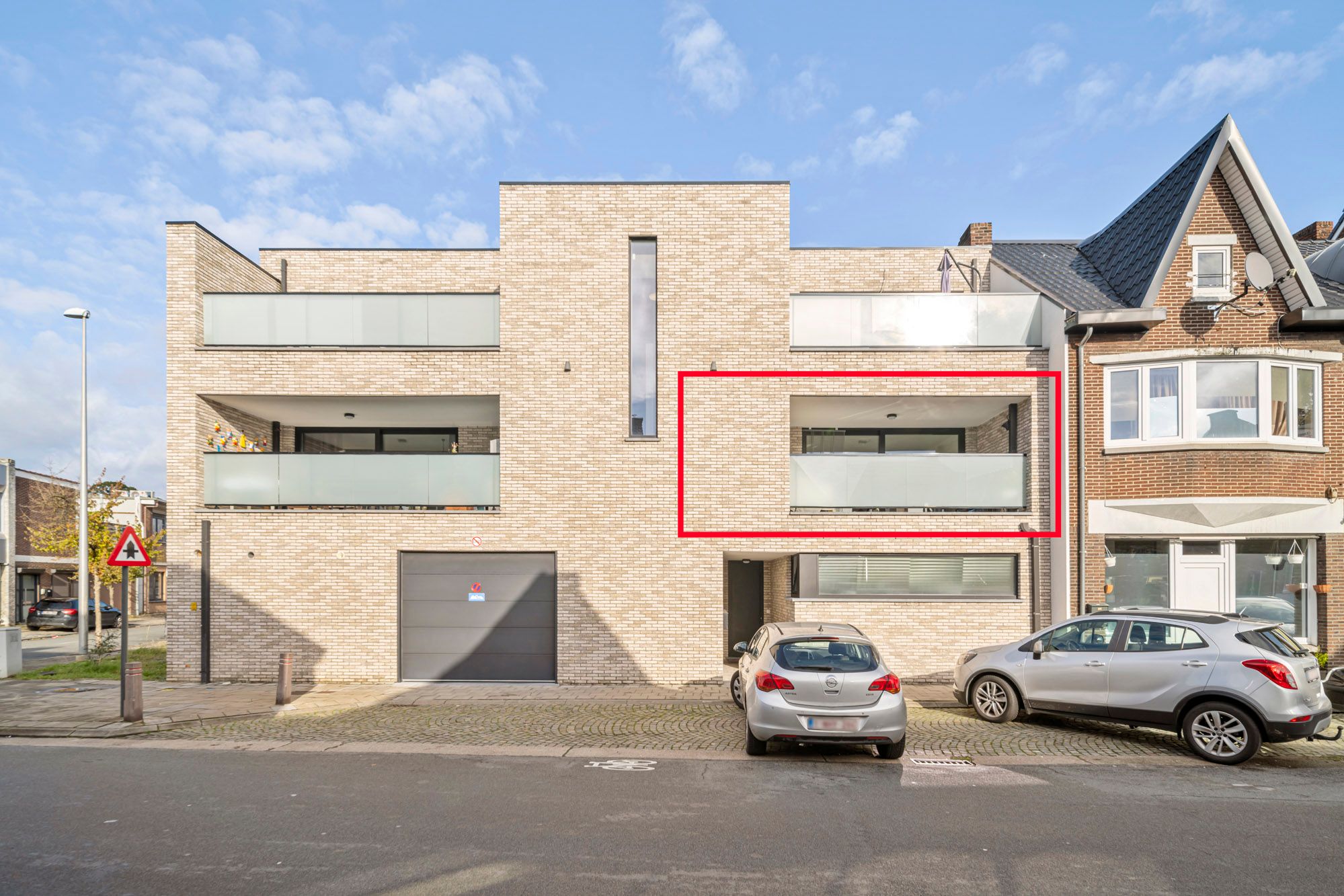 Ideale investering: recent appartement met ruim terras en onmiddellijke huuropbrengst te Maasmechelen foto 2