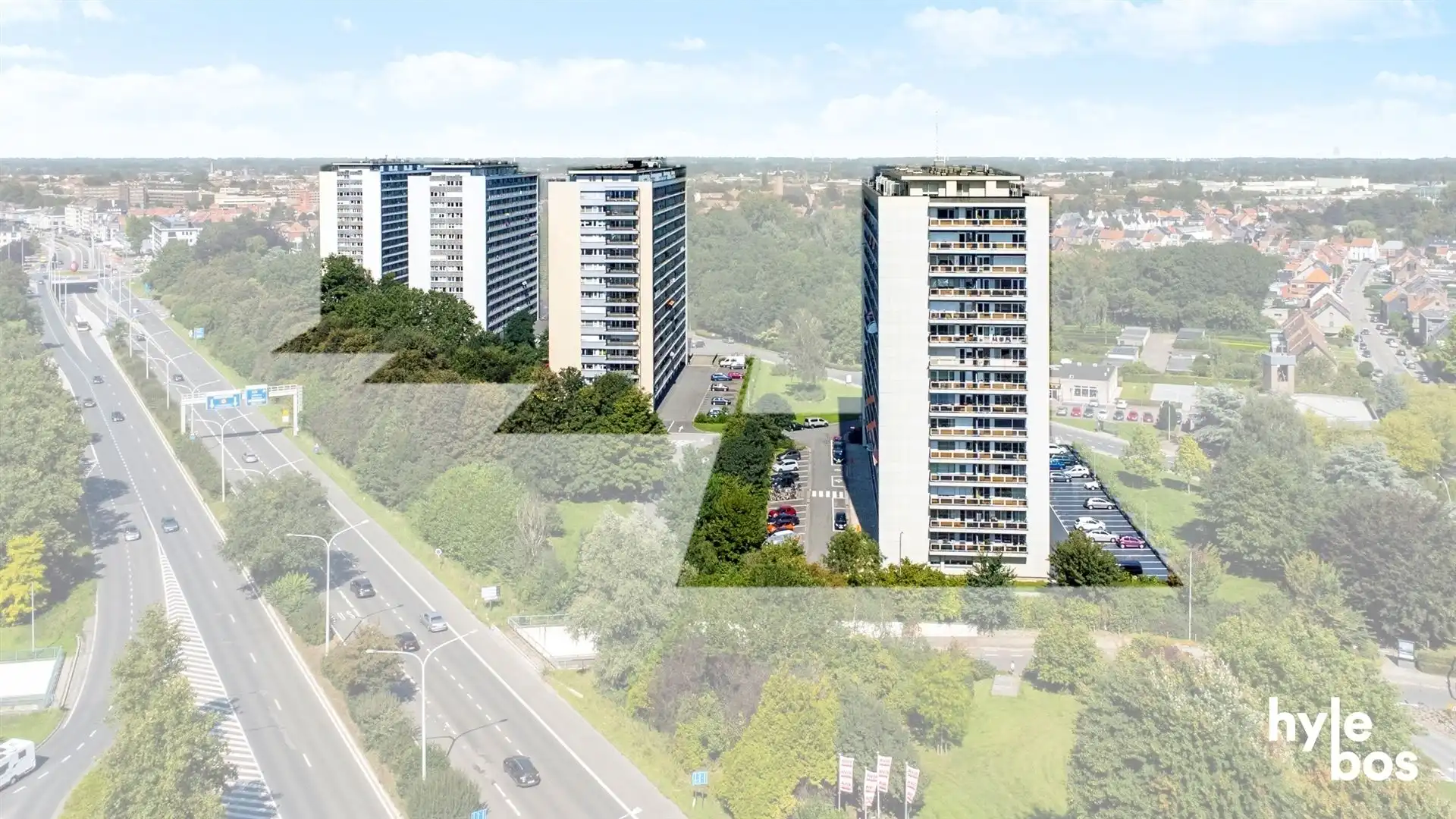 Ruim instapklaar 2 slaapkamer appartement met garage foto {{pictureIndex}}