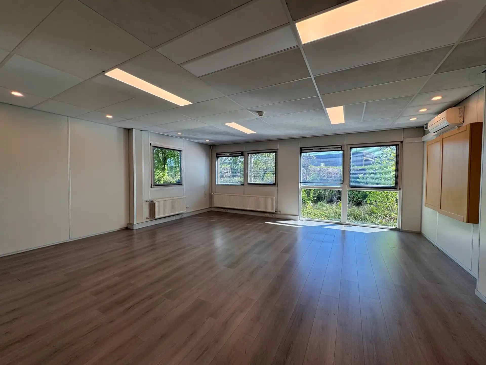 Kantoorgebouw met potentieel op de transportzone te Meer foto 12