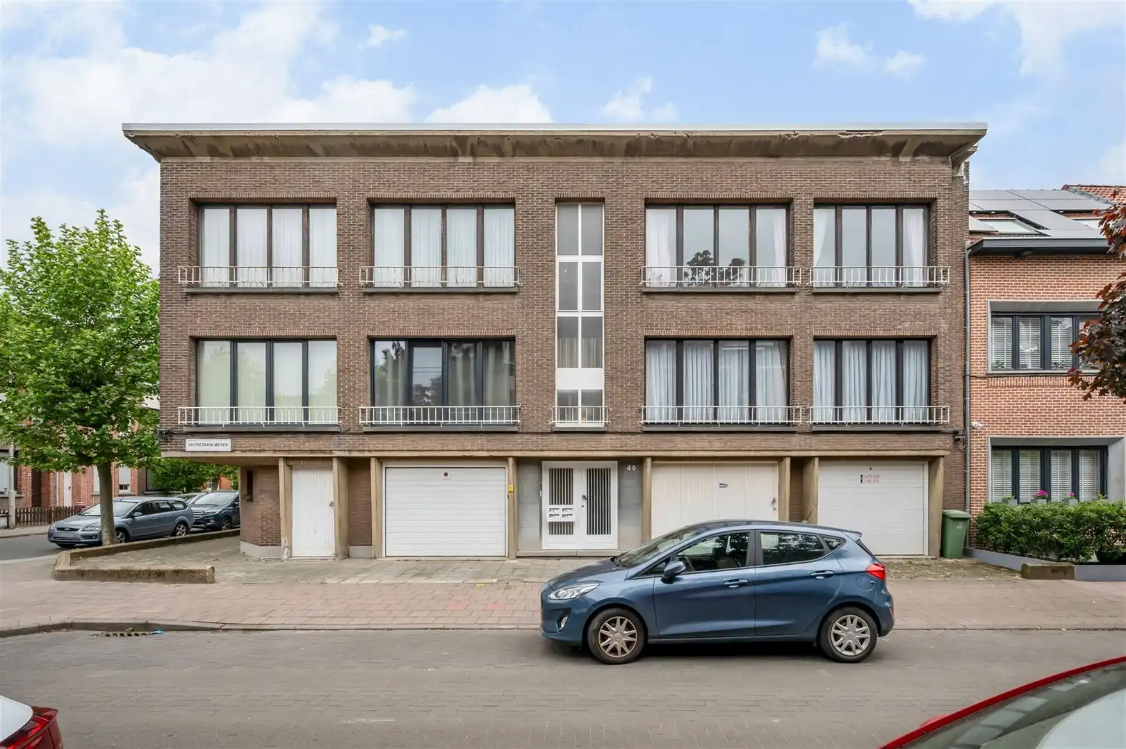 Verzorgd appt 2 slk met  privébergingen in hartje Merksem foto 3