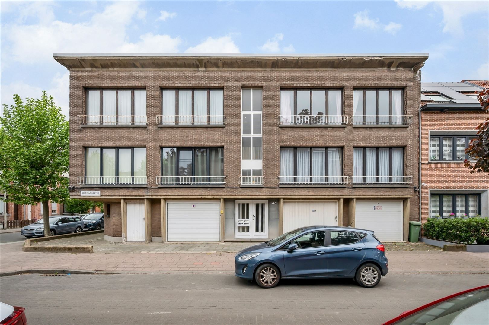 Verzorgd appt 2 slk met  privébergingen in hartje Merksem foto 3