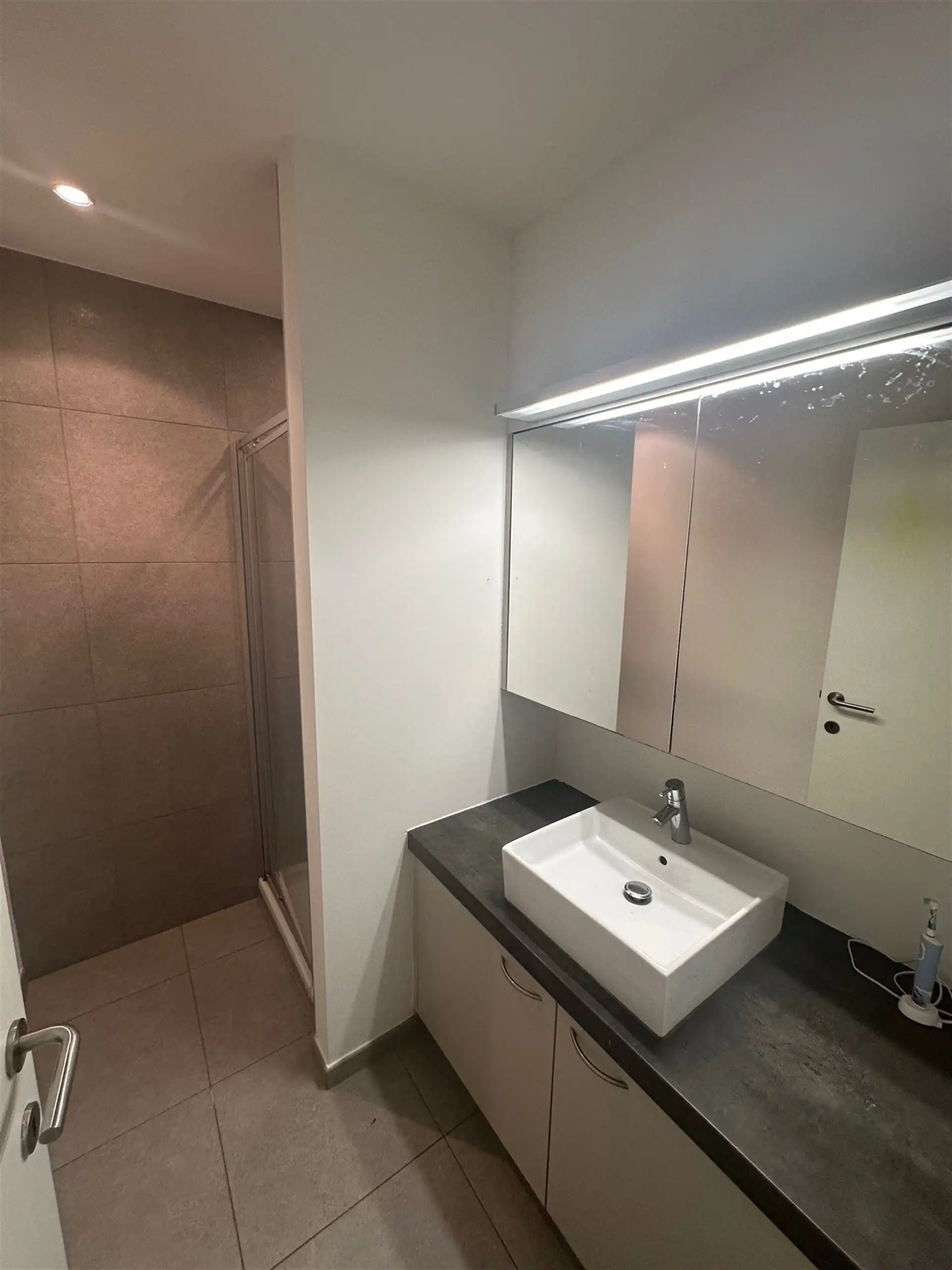 Gelijkvloers appartement met 2 slaapkamers en parkeerplaats foto 9