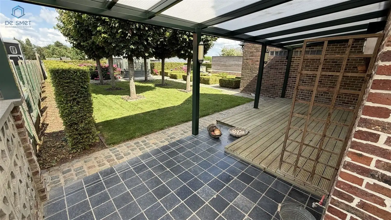 Instapklare woning met 3 slaapkamers, prachtige tuin, 2 garages en tal van mogelijkheden in Lierde foto 12